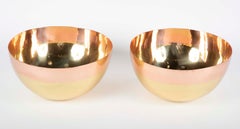 Paire d'insolites bols inhabituels en laiton et cuivre superposés