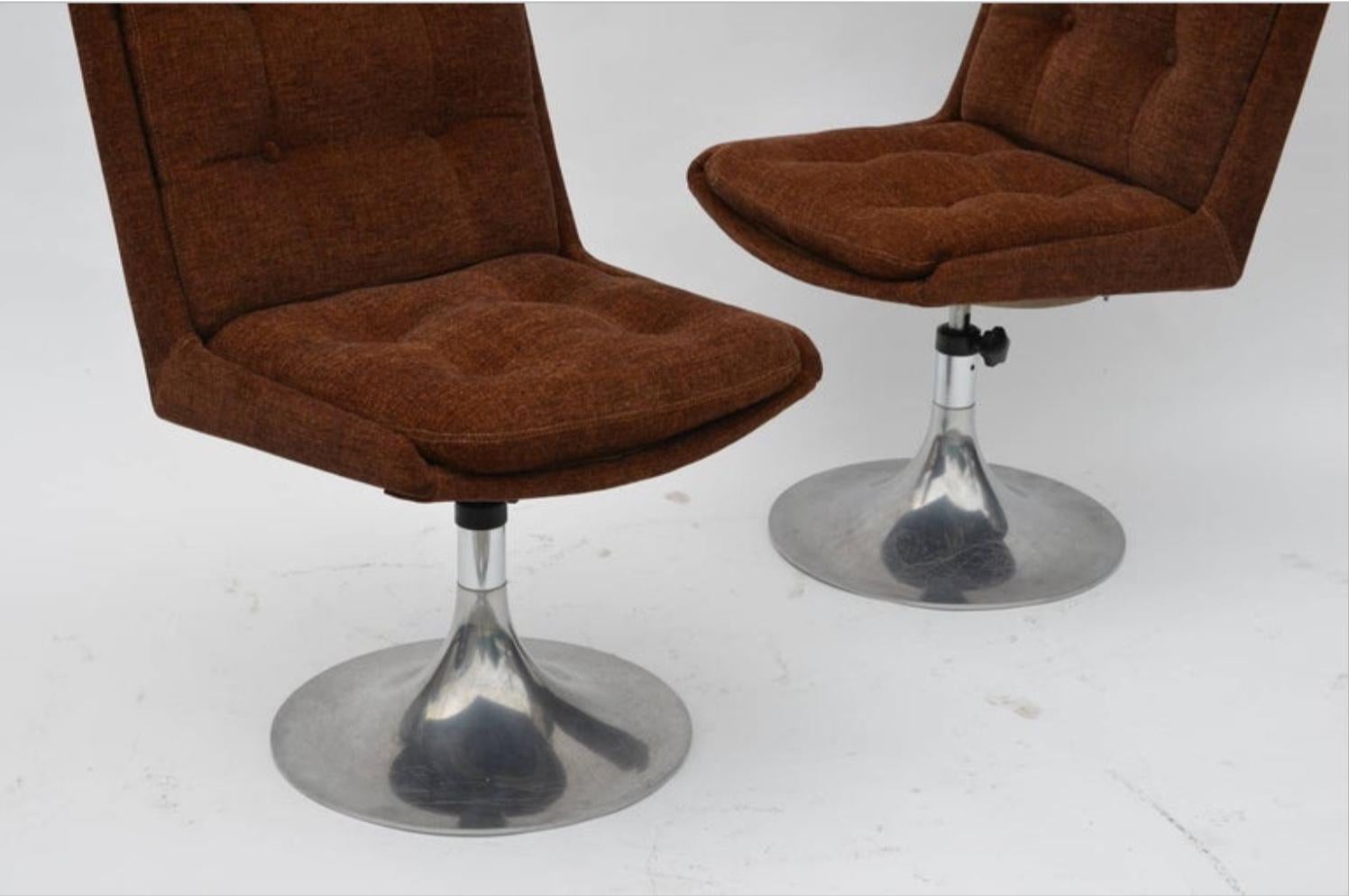 Modern Pair of Unusual French 1960s Pedestal Chairs in the Style of Roger Tallon For Sale
