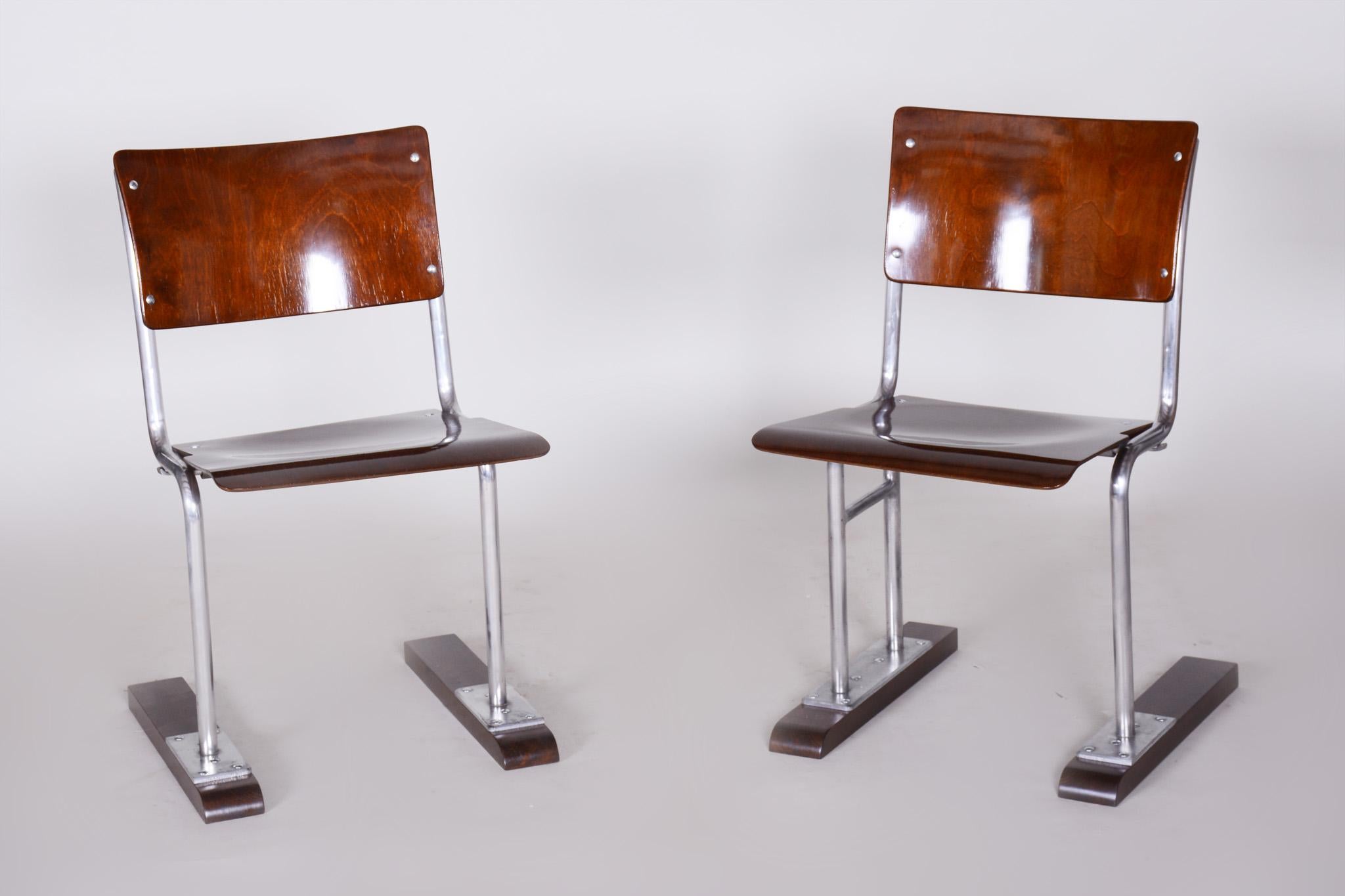 Design by Thonet

Folding chairs - 2 pcs
Style: Bauhaus.
Period: 1920-1929.
Material: Beech and chrome-plated steel
Source: Germany.