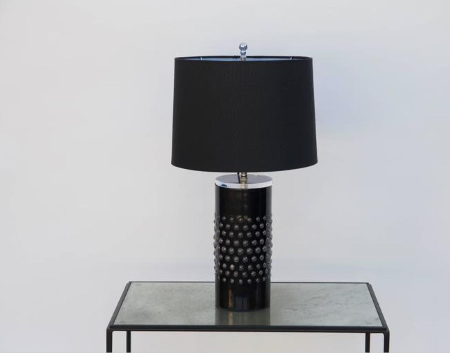 Paire de lampes cylindriques inhabituelles en verre texturé avec abat-jours sur mesure Excellent état - En vente à Los Angeles, CA