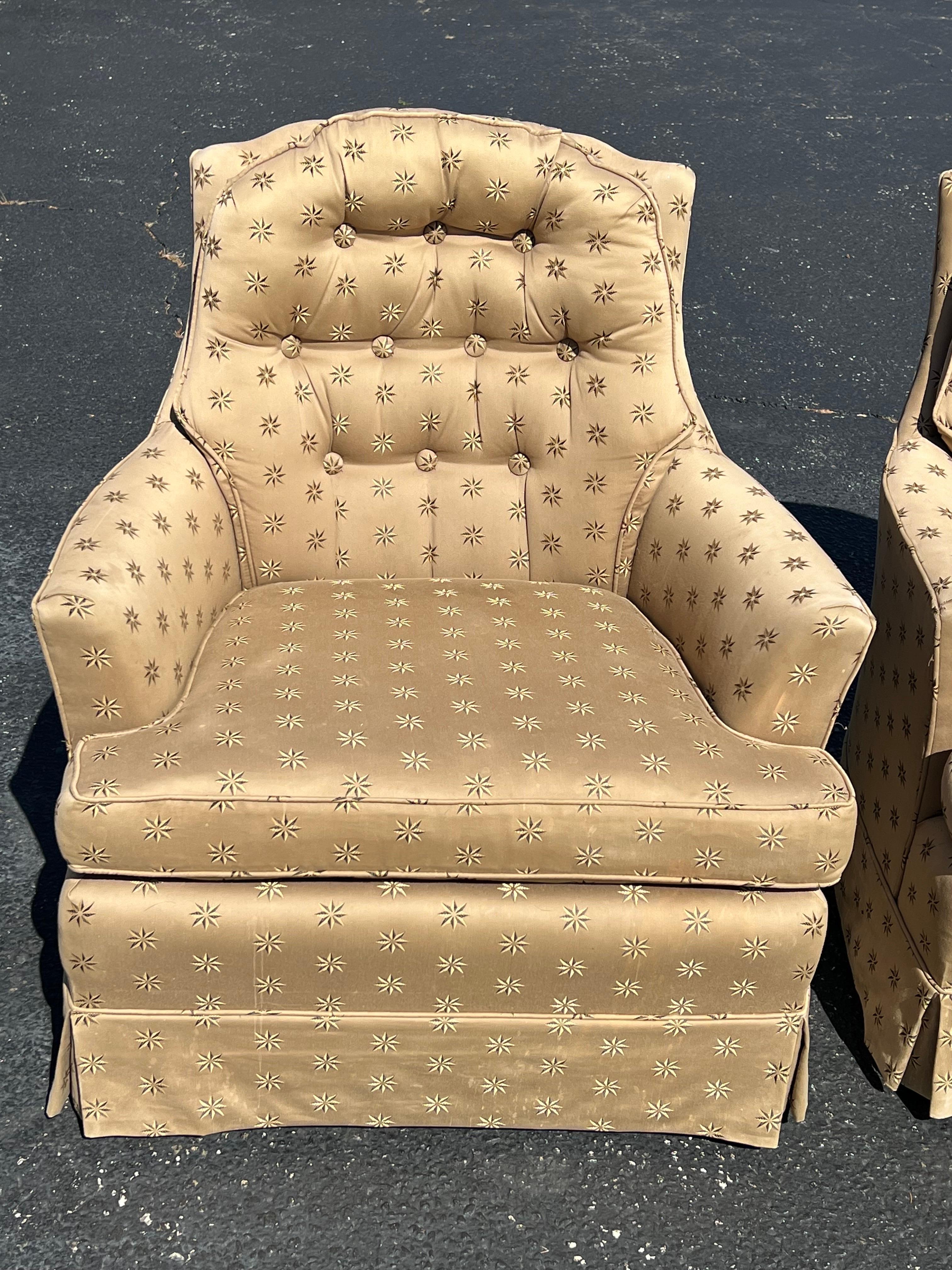 Paire de chaises à accoudoirs en soie tapissée en vente 5