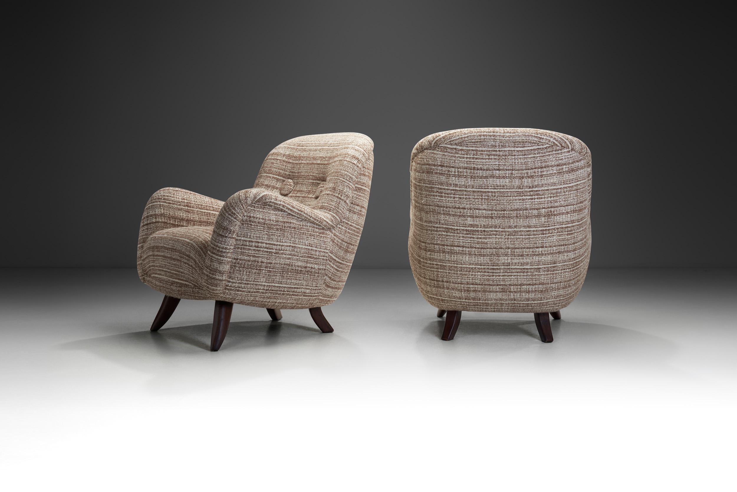 Européen Paire de fauteuils tapissés à la manière de Brisk One, Europe 20e siècle en vente