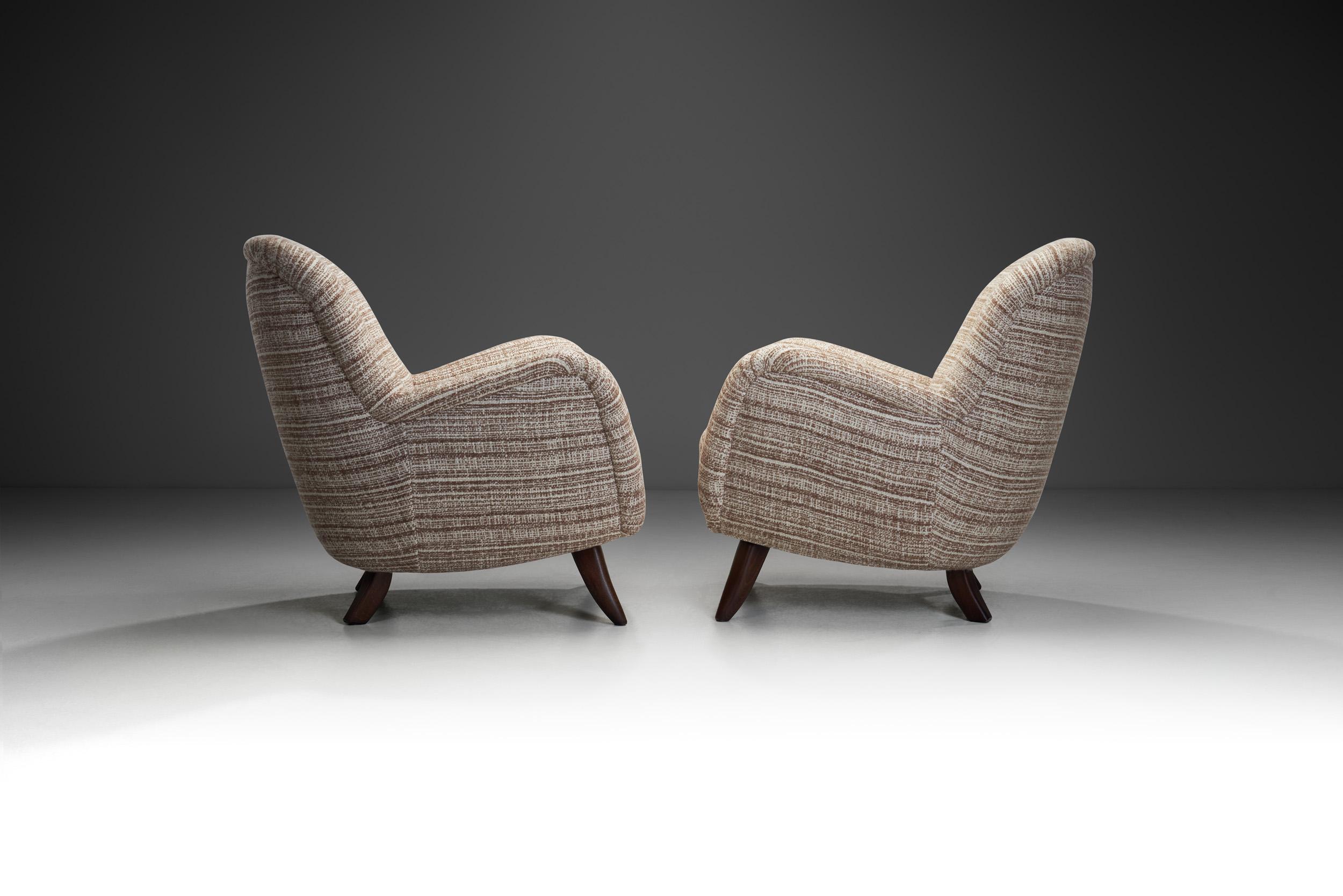 20ième siècle Paire de fauteuils tapissés à la manière de Brisk One, Europe 20e siècle en vente