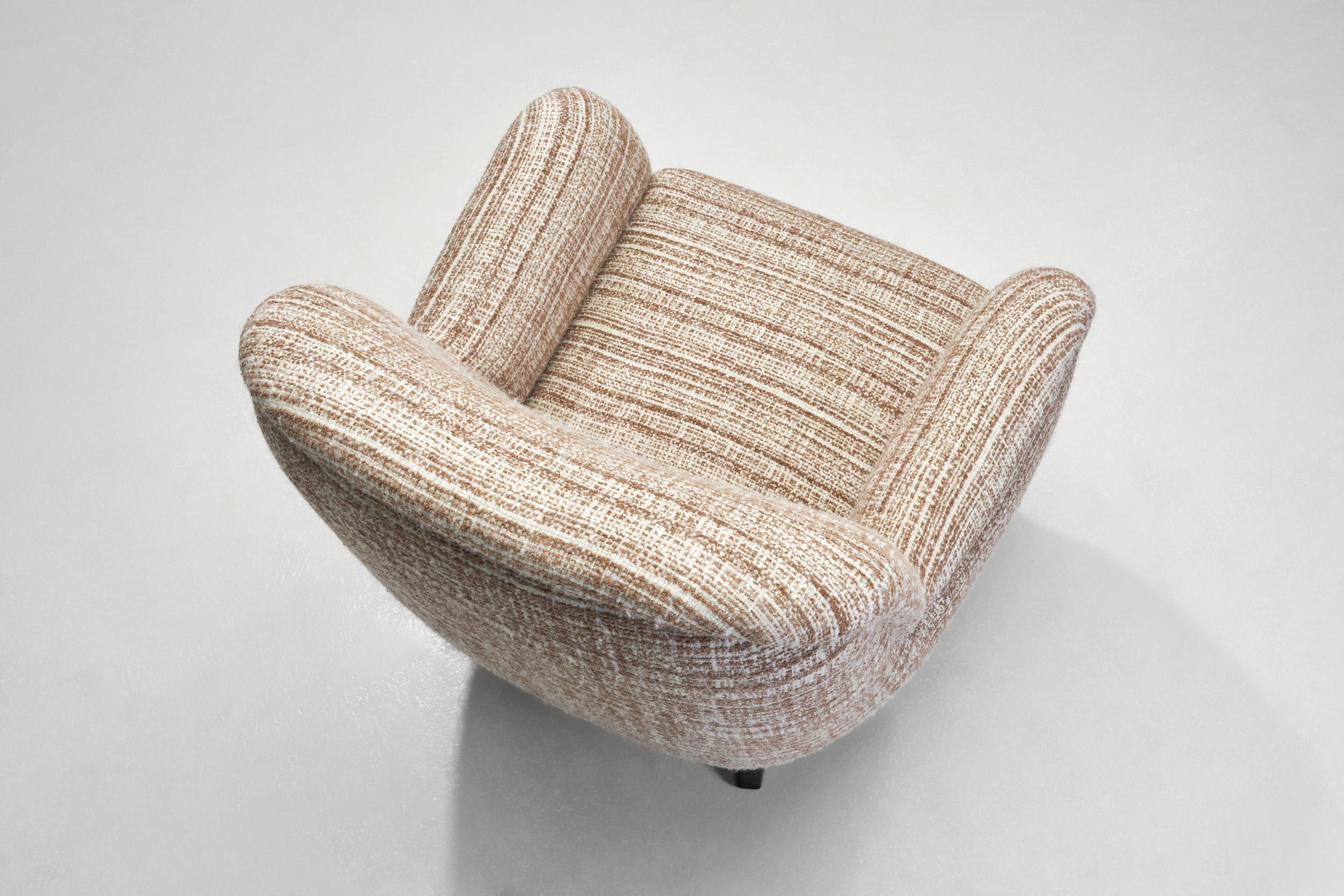 Tissu Paire de fauteuils tapissés à la manière de Brisk One, Europe 20e siècle en vente