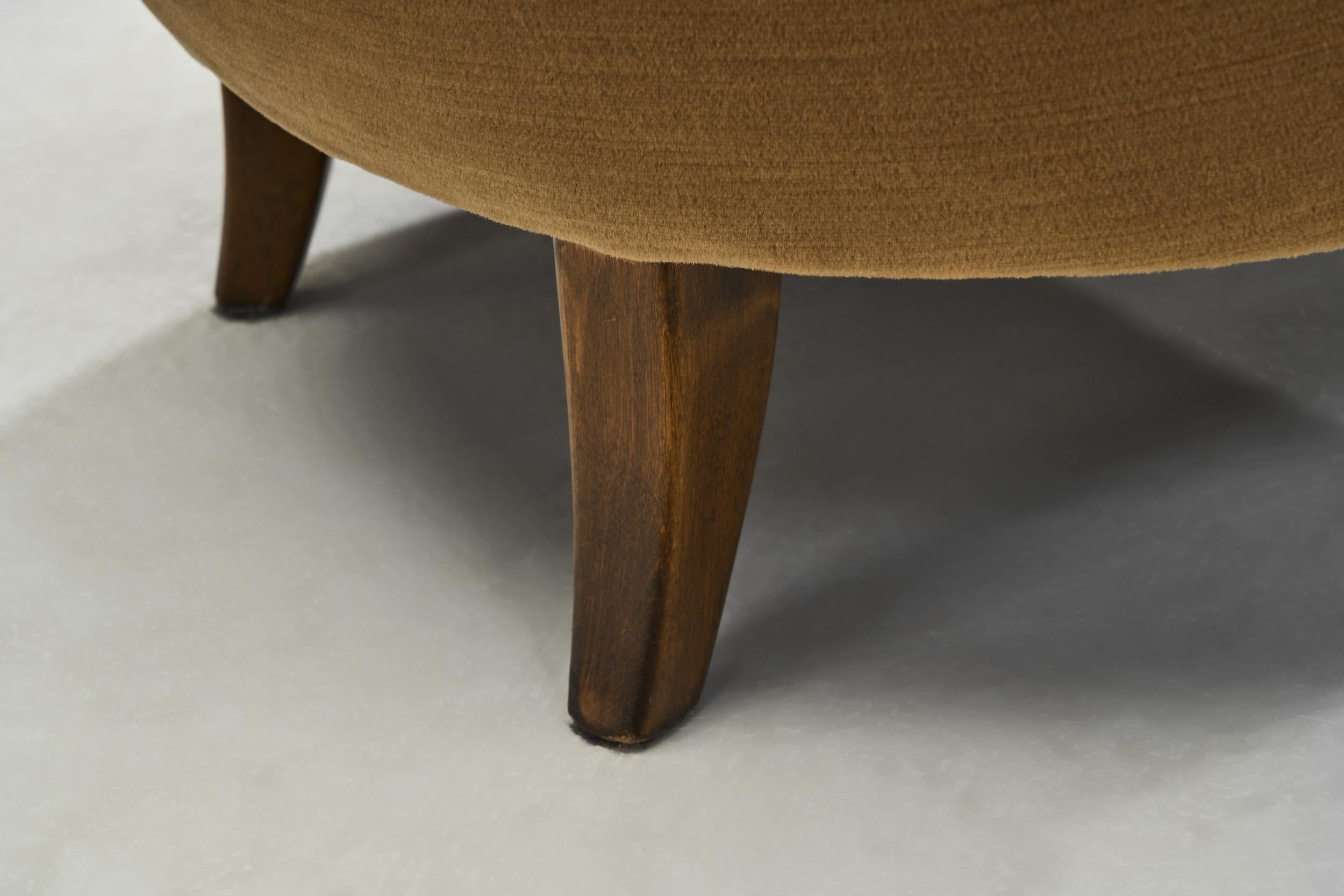 Pair of Upholstered Armchairs with Button Details, Europe Mid-20th century 7