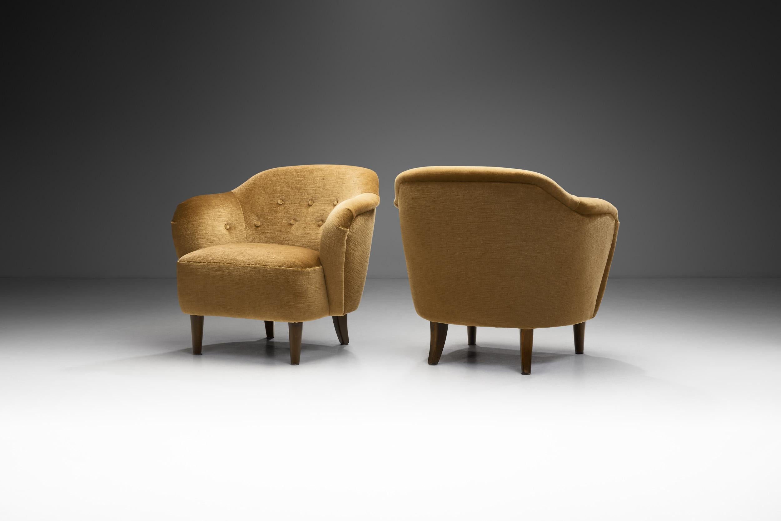 The firm focus on comfort and functionality set apart European seating models of the mid and late 20th century. This pair of armchairs is a prime example of this design philosophy: they remove unnecessary ornamentation in favour of quality