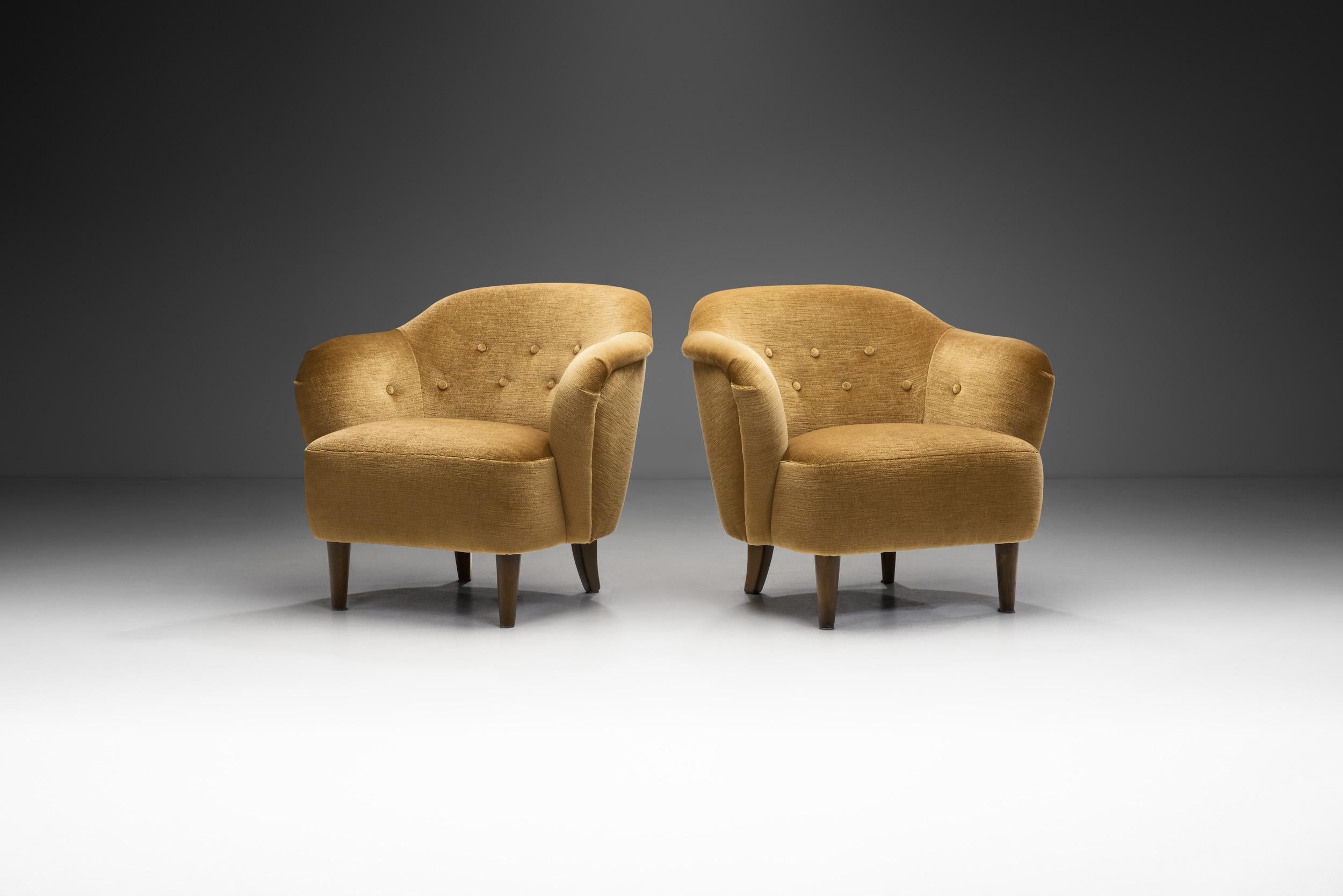 Mid-Century Modern Pair of Upholstered Armchairs with Button Details, Europe Mid-20th century
