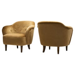 Pair of Upholstered Armchairs with Button Details, Europe Mid-20th century
