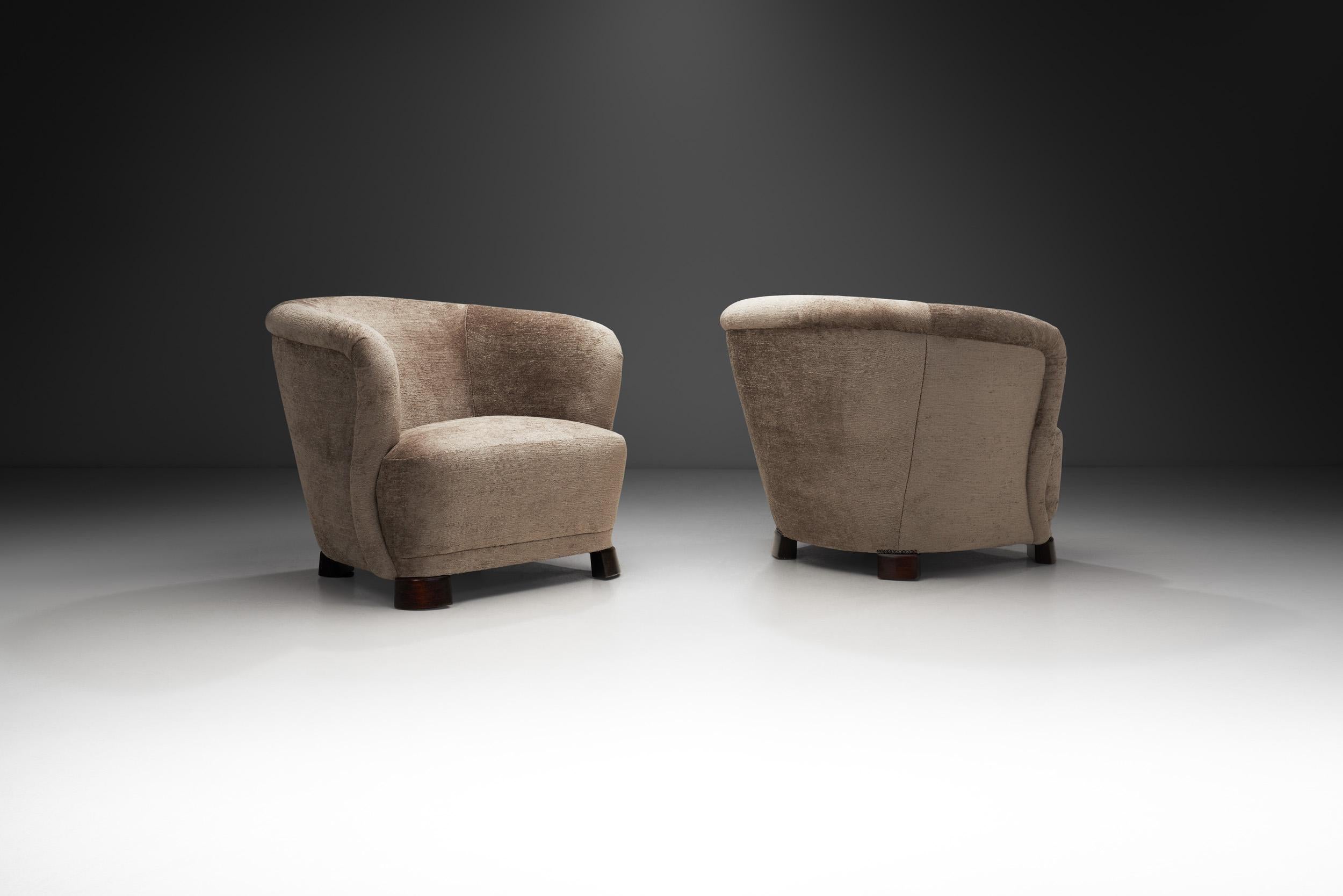 L'Art Déco, l'affascinante e influente movimento di design sorto in Francia nella prima metà del XX secolo, ha lasciato un segno indelebile nel mondo dell'arredamento. Caratterizzata da forme geometriche audaci, materiali ricchi ed estetica