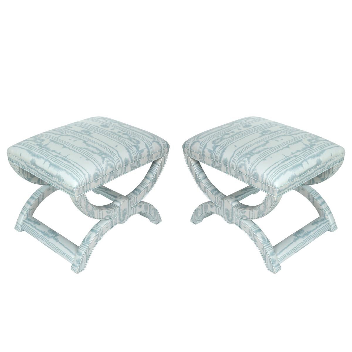 XX secolo Coppia di panche imbottite blu Quadrille Curule in vendita
