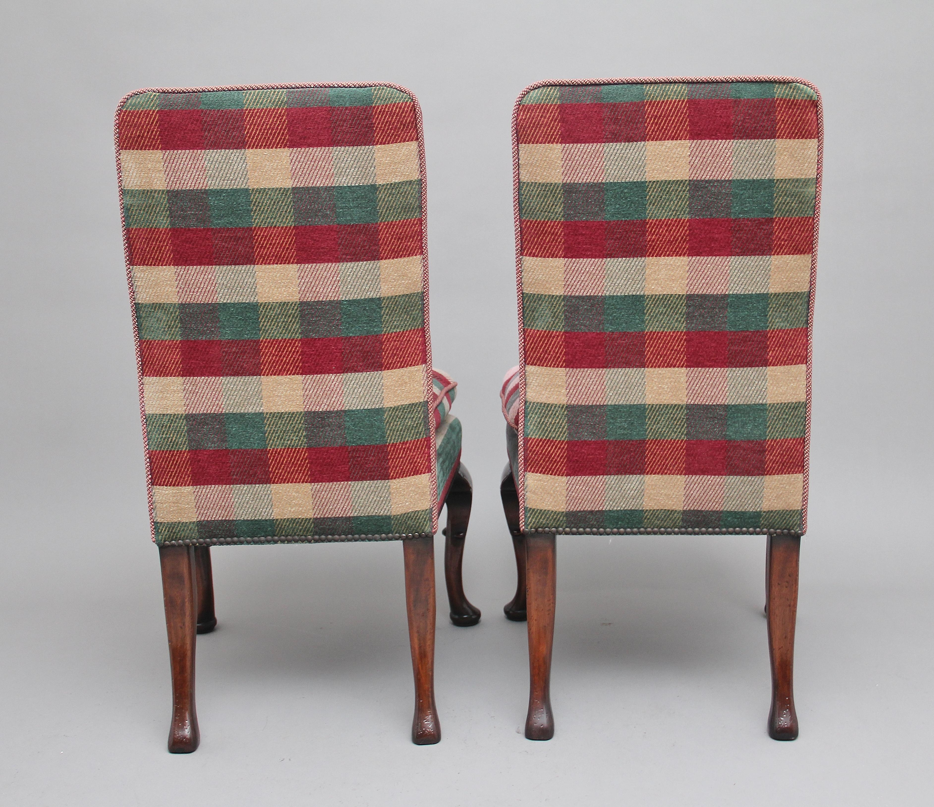 Pair of Upholstered Chairs in the George I Style In Good Condition For Sale In Martlesham, GB