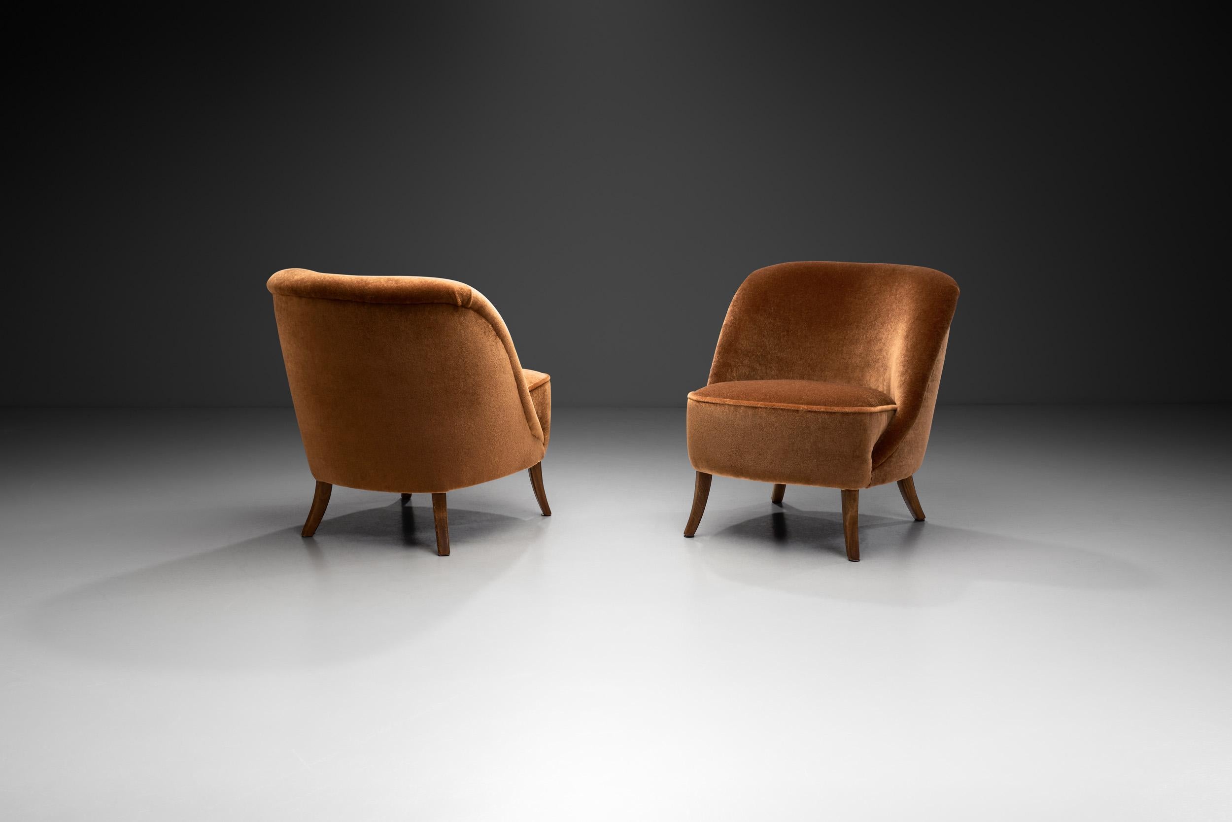 Mid-Century Modern Paire de chaises longues rembourrées, Europe 20ème siècle en vente