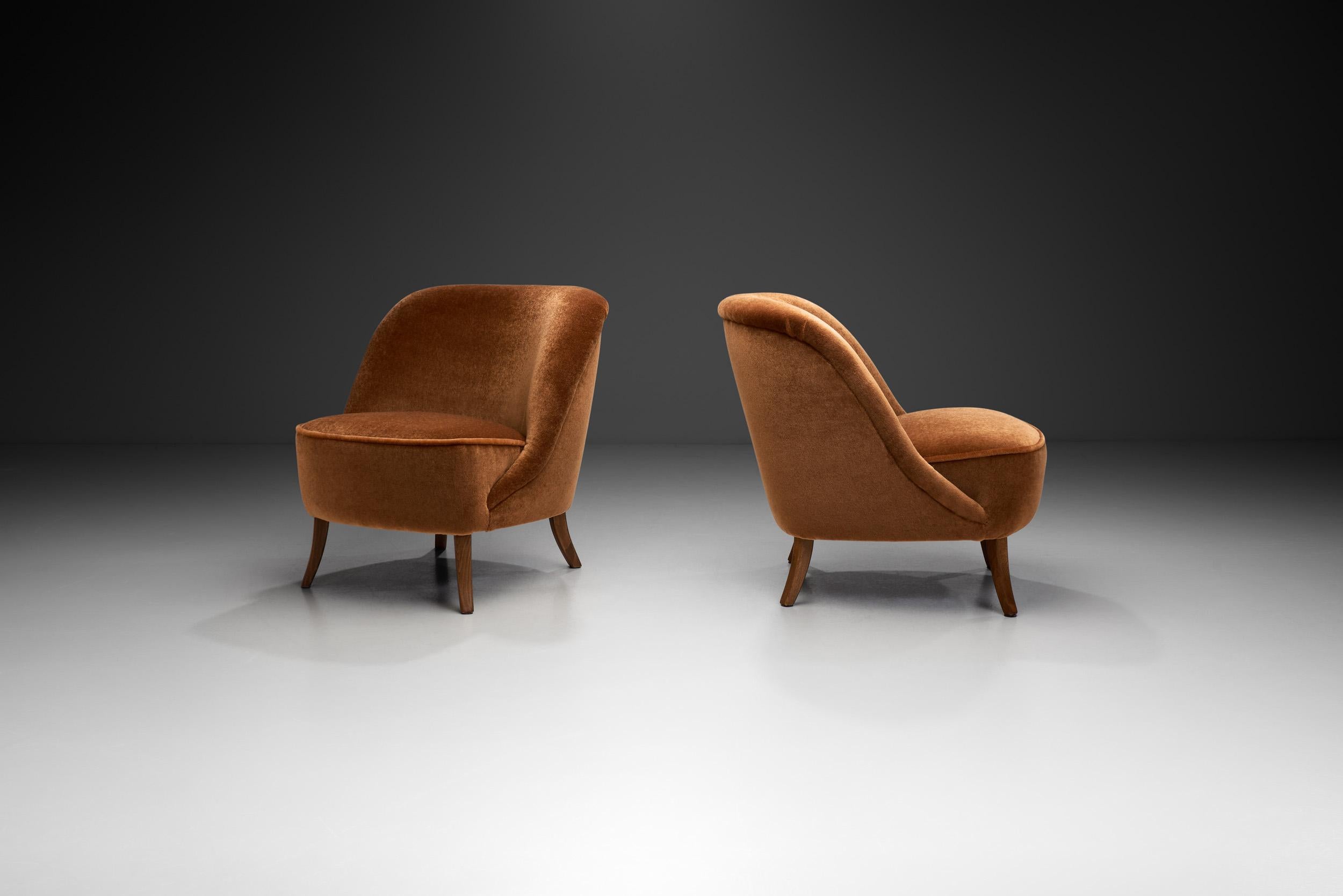 Paire de chaises longues rembourrées, Europe 20ème siècle Bon état - En vente à Utrecht, NL