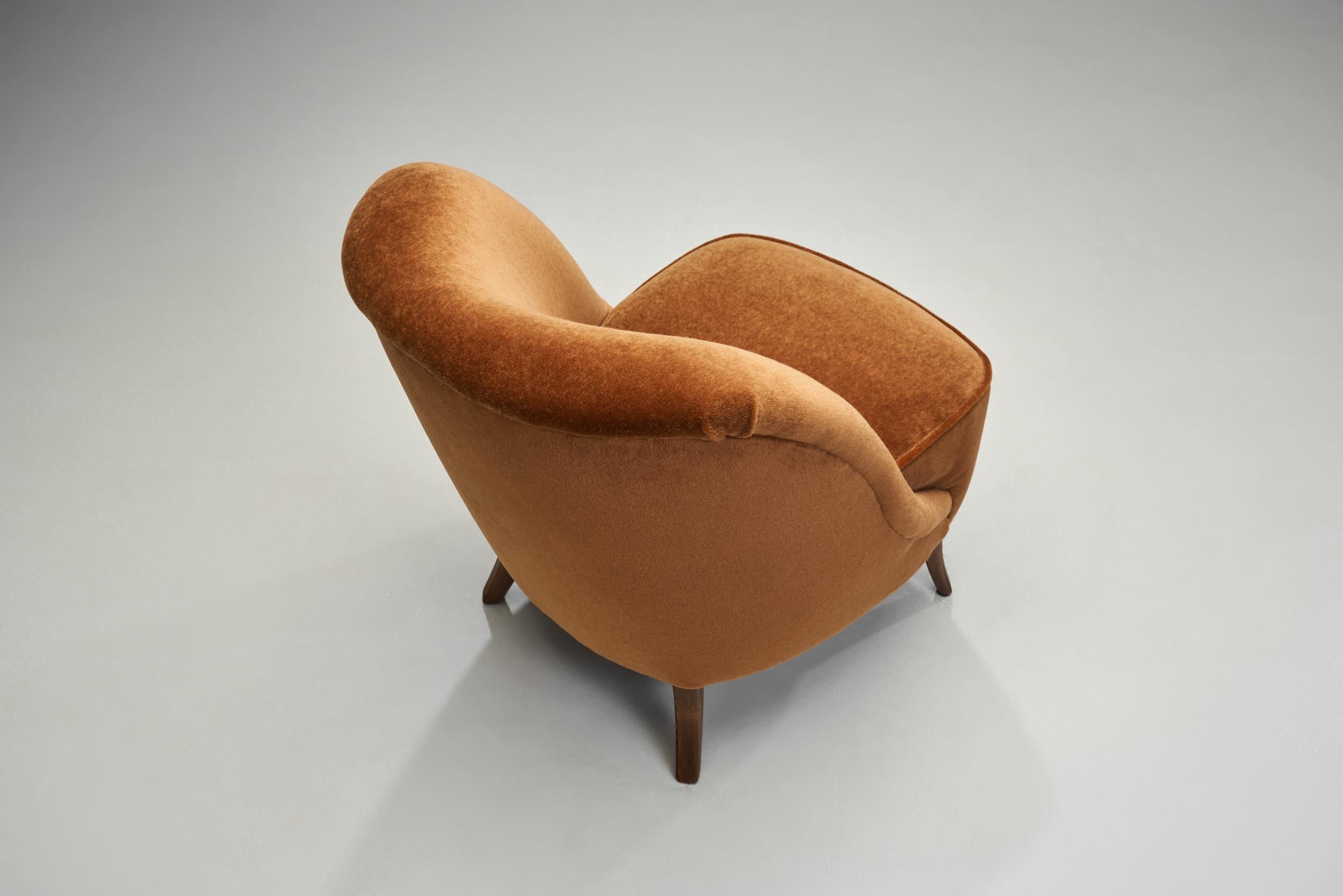 20ième siècle Paire de chaises longues rembourrées, Europe 20ème siècle en vente