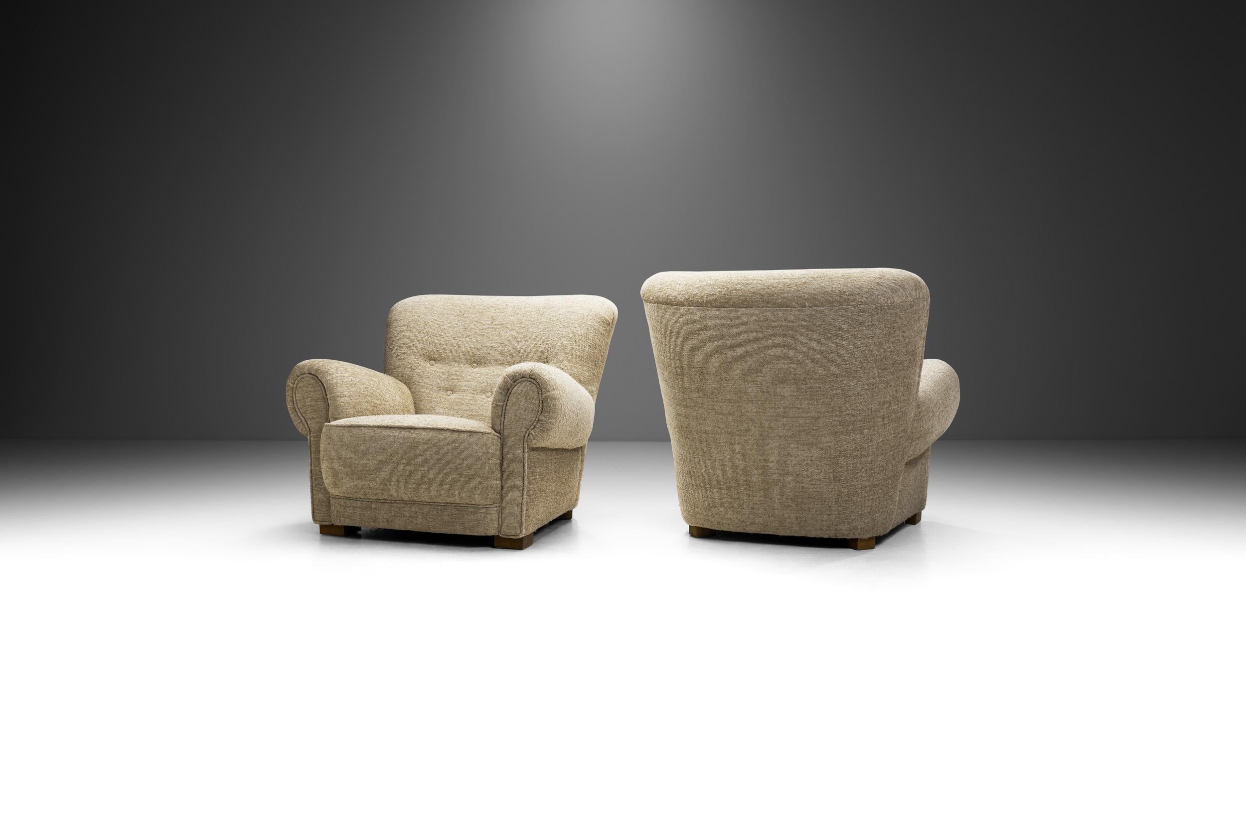 Danish Modern designers are the undisputed masters of mid-century modern chair design. As this pair shows, their furniture generally united form and function; in every design, they placed the highest demands on comfort and ergonomics. Easy chairs –