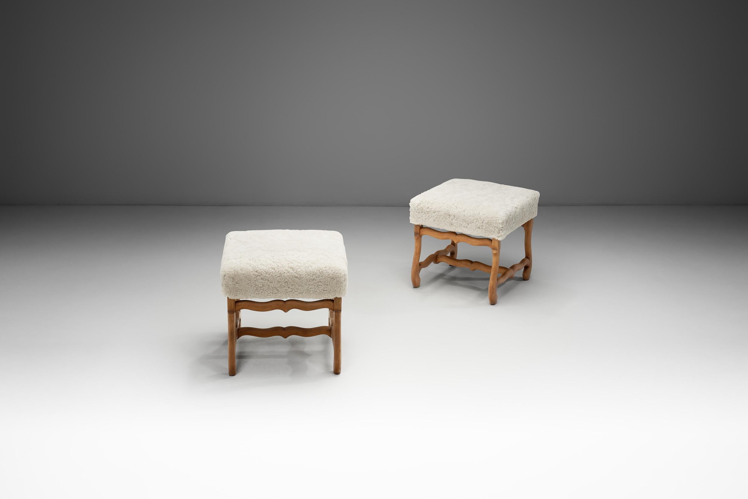 European Pair of Upholstered Footstools with Curved Wooden Legs, Europe Mid-20th Century For Sale