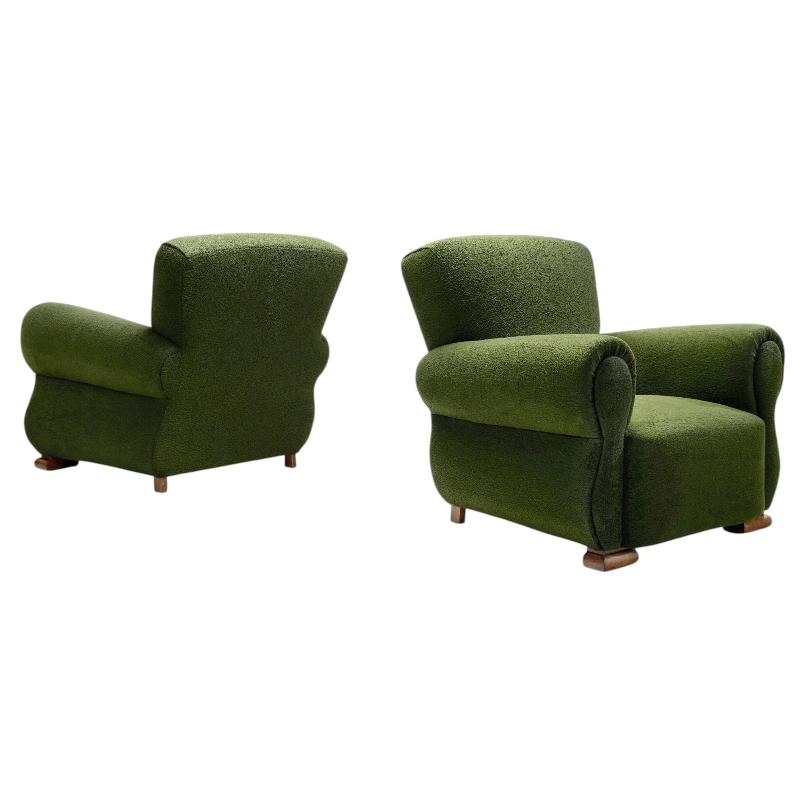 Paire de fauteuils verts tapissés, Europe, milieu du 20e siècle