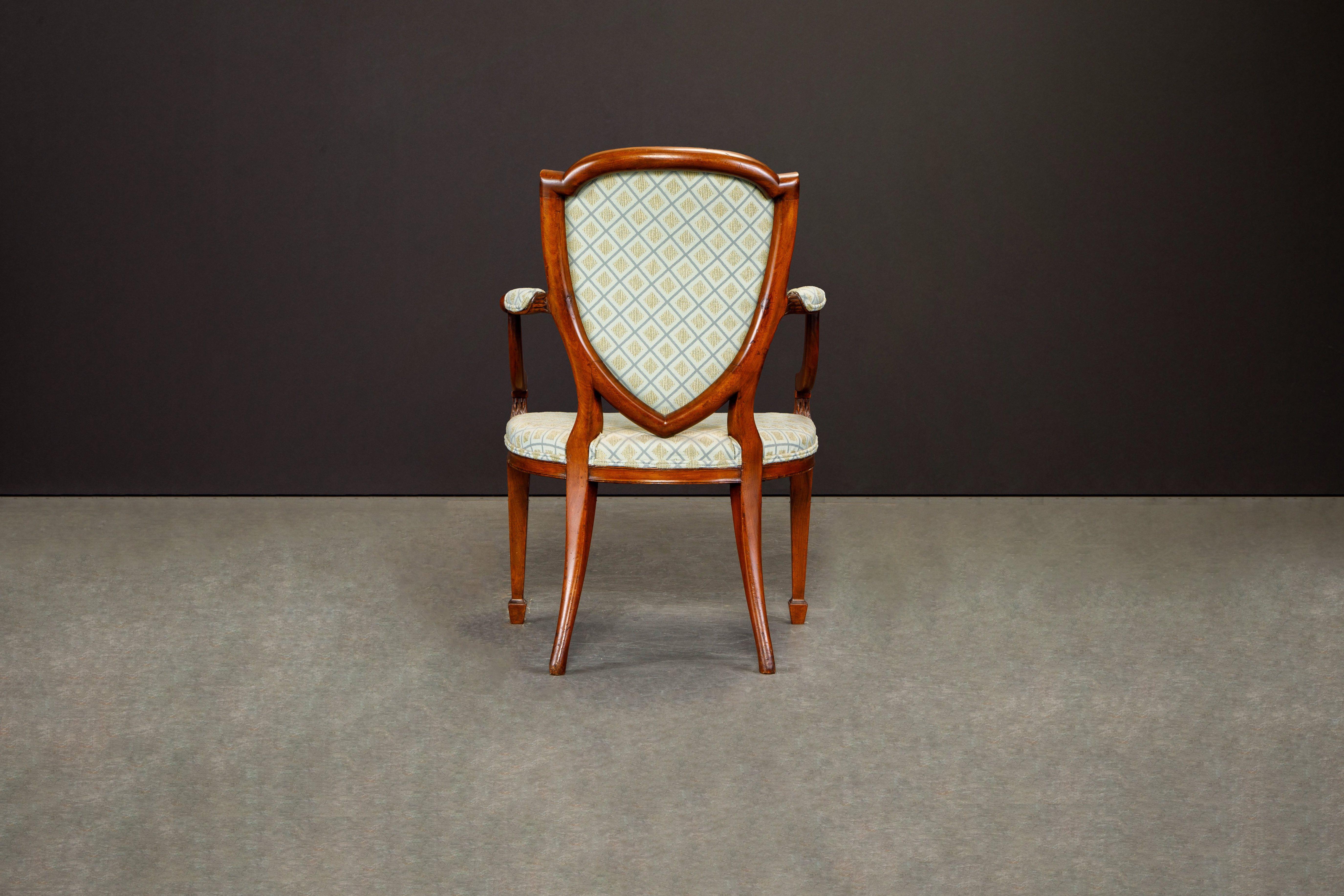 Paire de fauteuils Hepplewhite tapissés à dossier en forme de bouclier, provenance des années 1870 en vente 6
