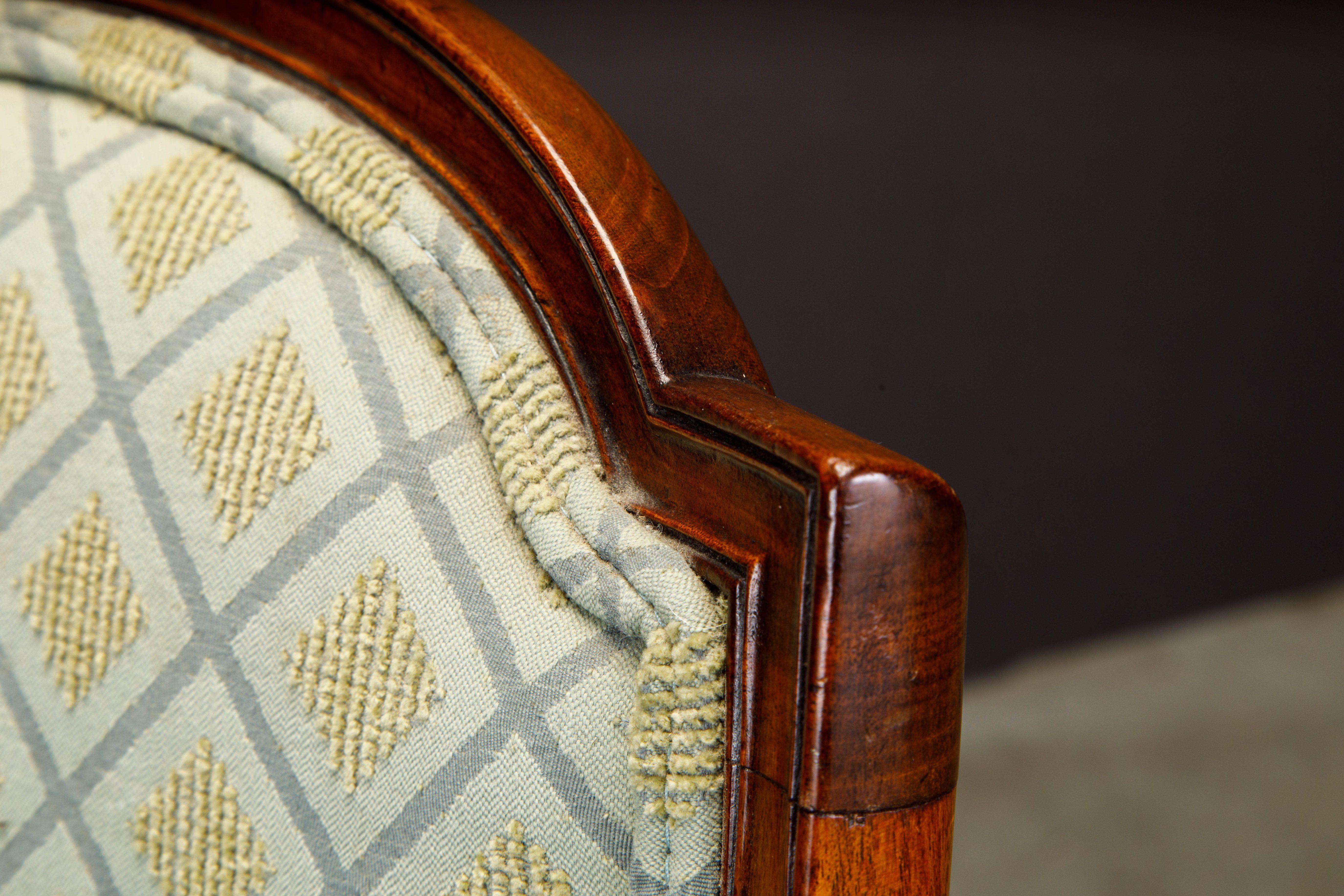 Paire de fauteuils Hepplewhite tapissés à dossier en forme de bouclier, provenance des années 1870 en vente 10