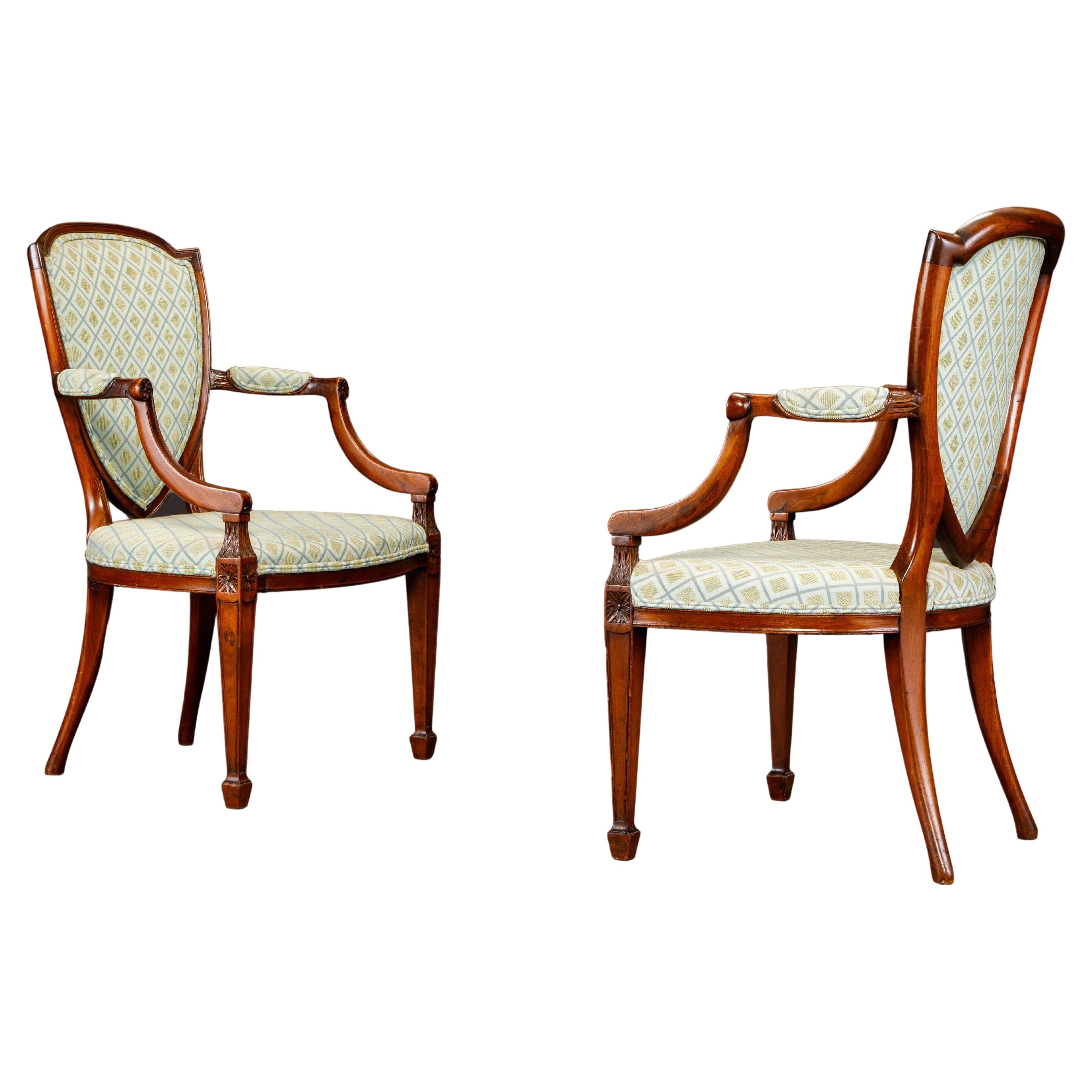 Paire de fauteuils Hepplewhite tapissés à dossier en forme de bouclier, provenance des années 1870 en vente