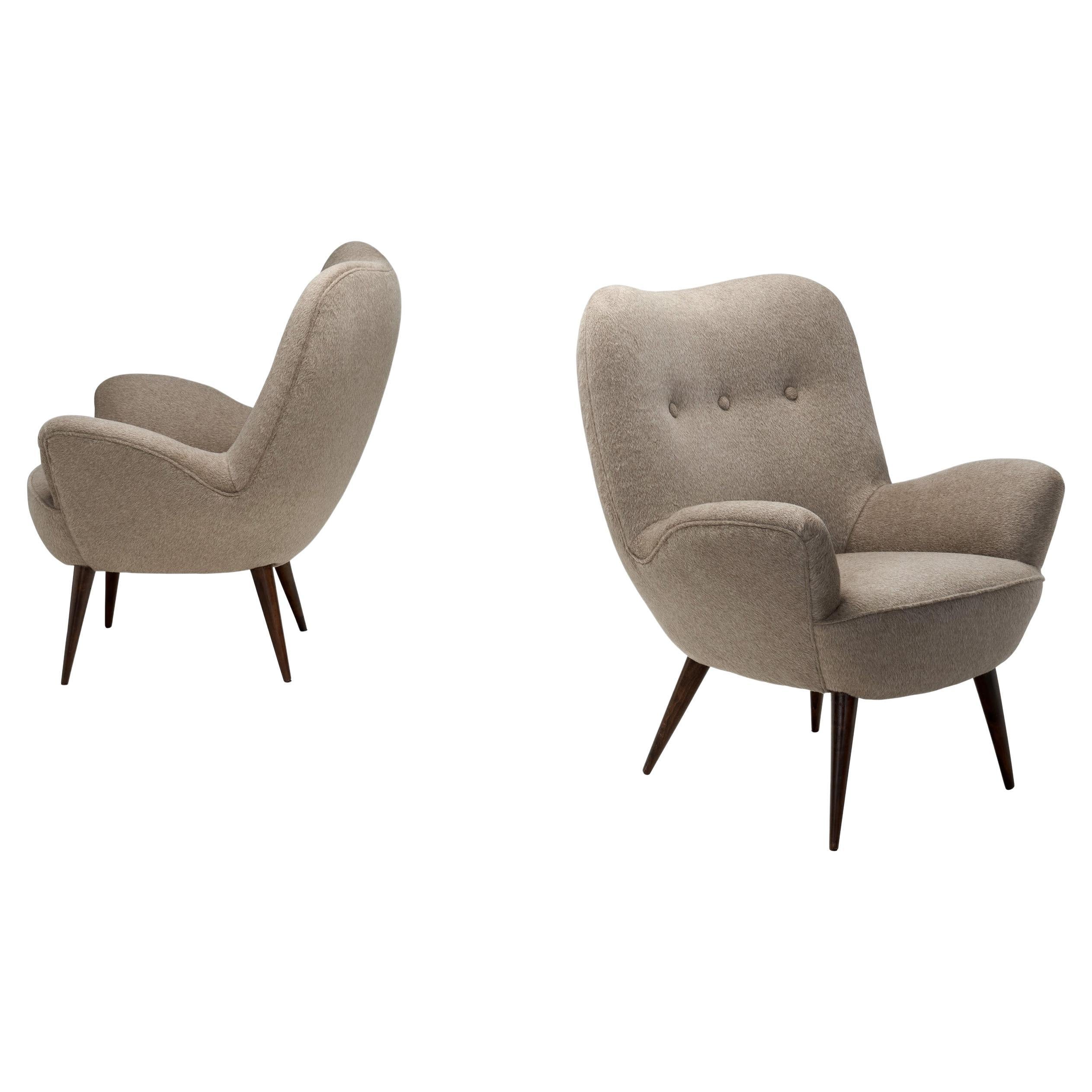 Pareja de Sillones Italianos Tapizados con Botones Empenachados, Italia Años 50