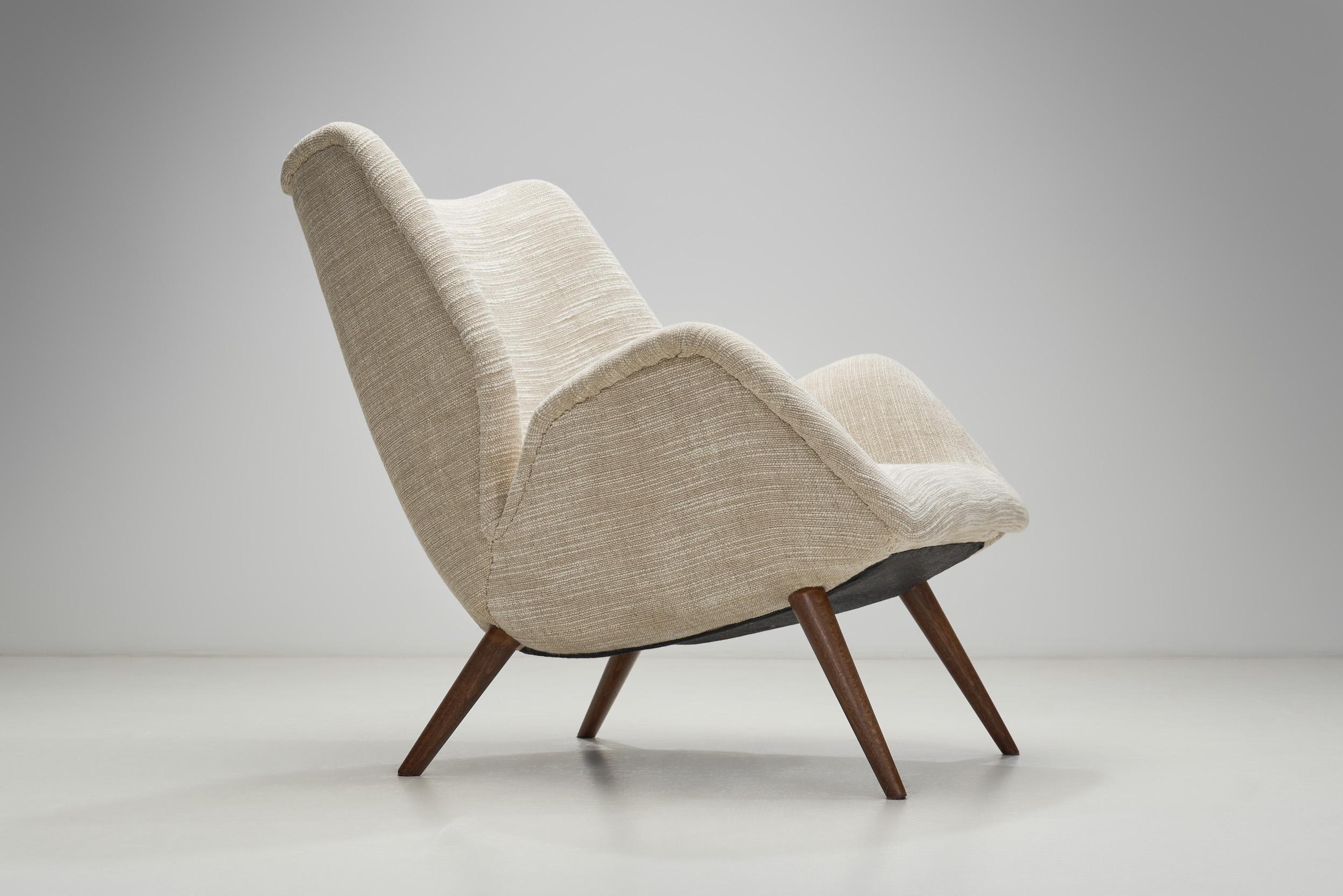 Paire de chaises longues rembourrées avec pieds en chêne, Europe 20ème siècle 3