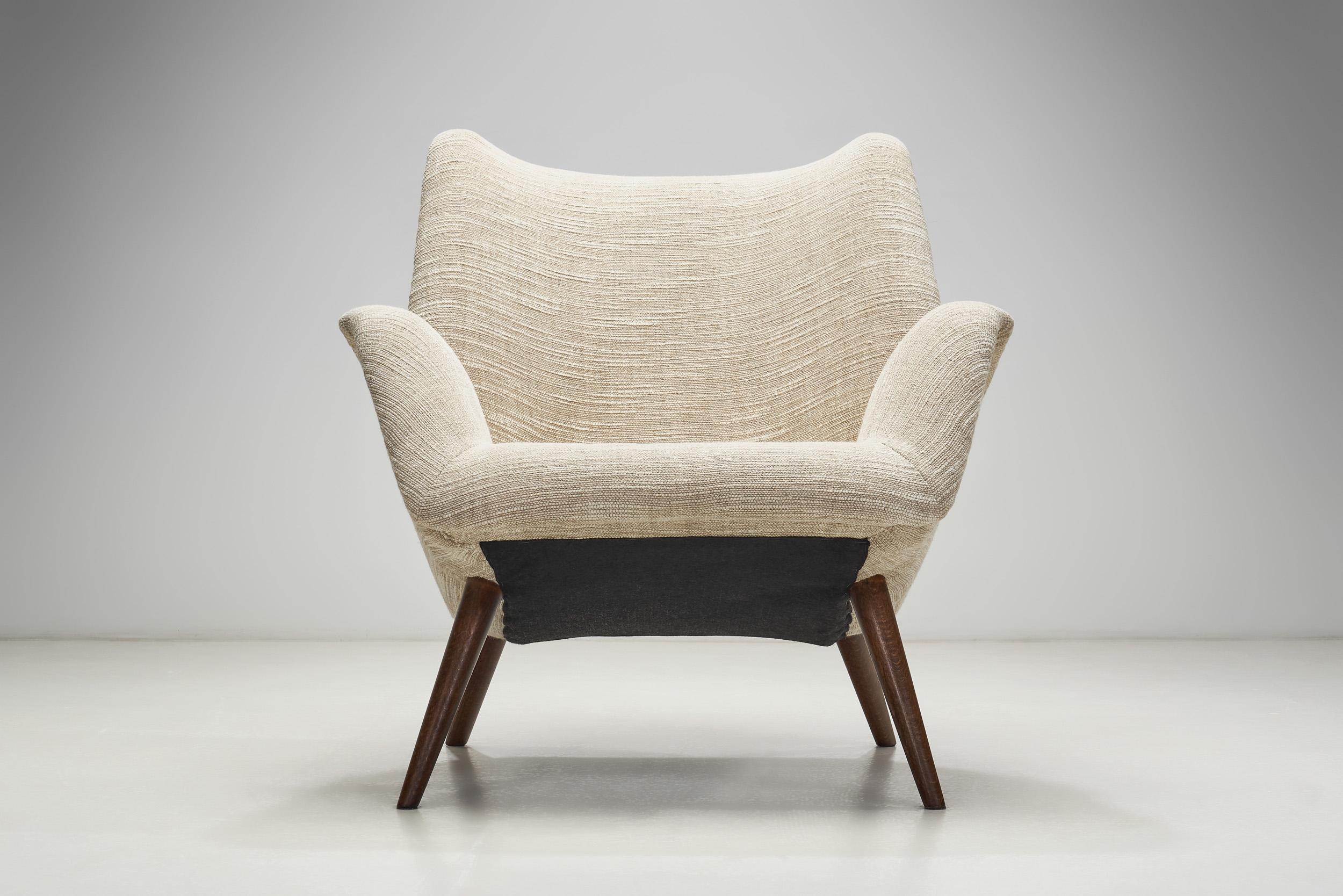 Paire de chaises longues rembourrées avec pieds en chêne, Europe 20ème siècle 6