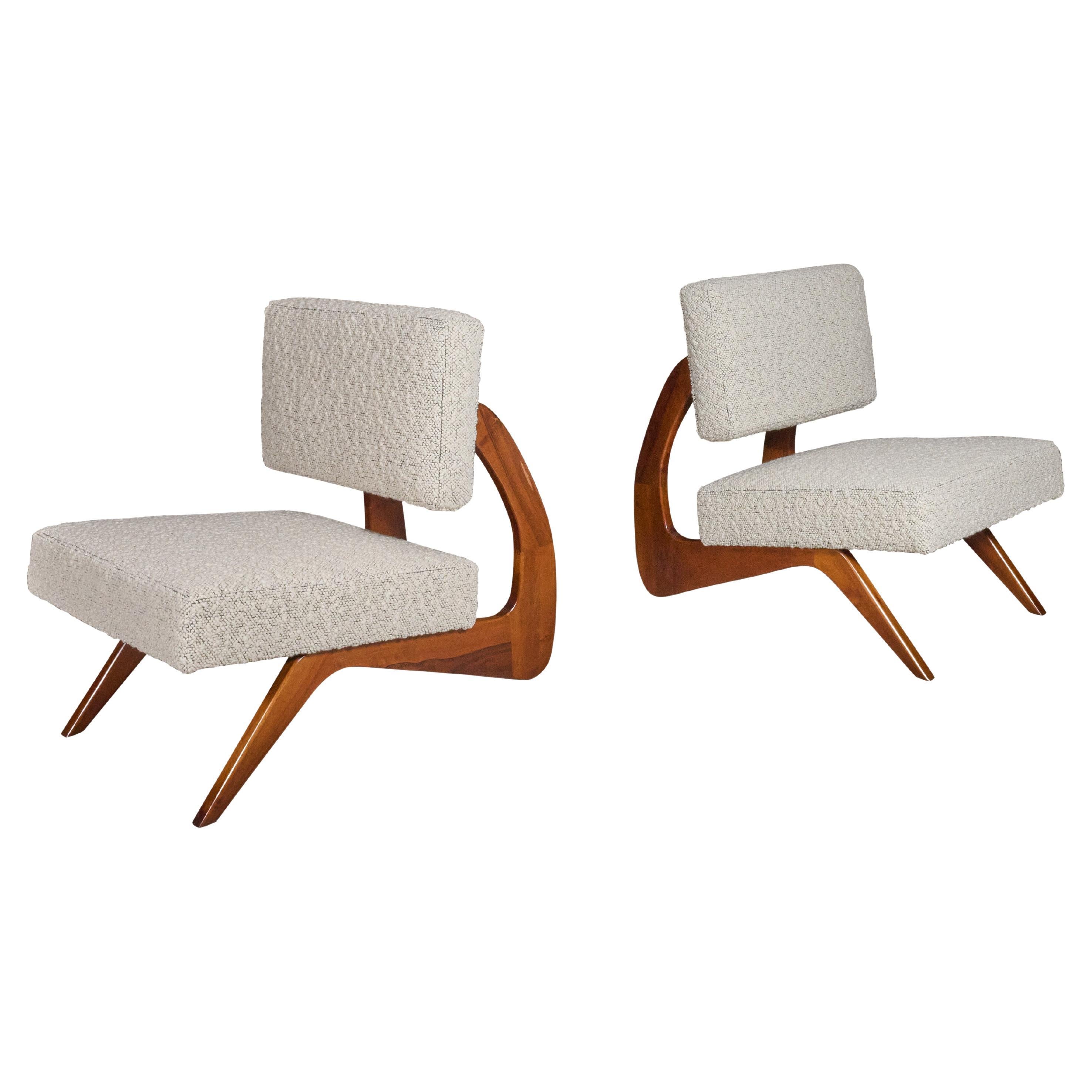 Paar gepolsterte, entworfene Stühle aus der Mitte des Jahrhunderts im Angebot