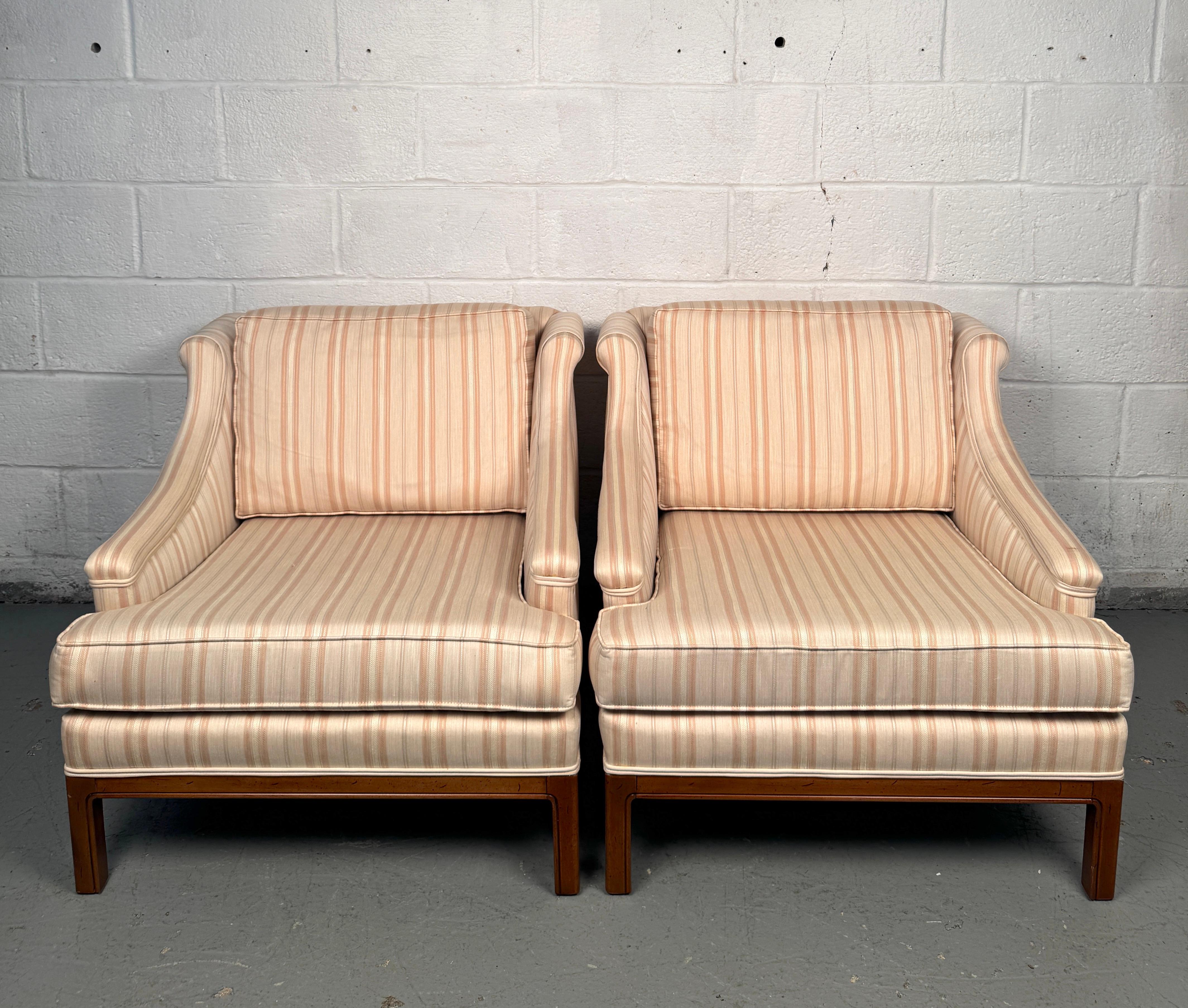 Mid-Century Modern Pair of Upholstered Mid-Century Lounge Chairs For Sale