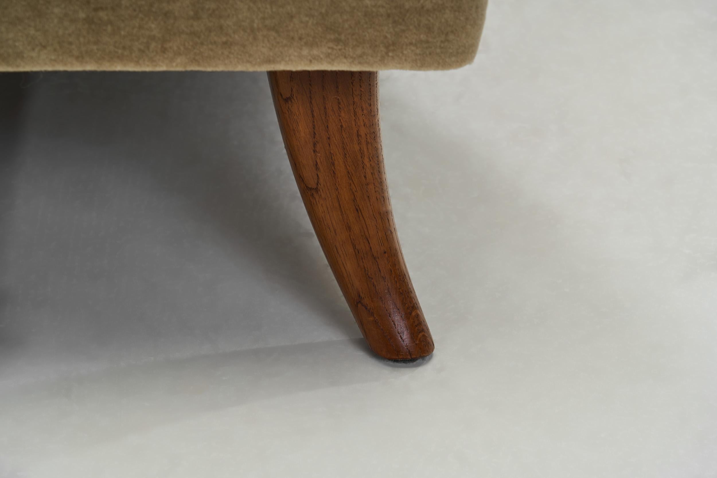 Paire de chaises longues tapissées mi-siècle moderne, Europe 20ème siècle en vente 6