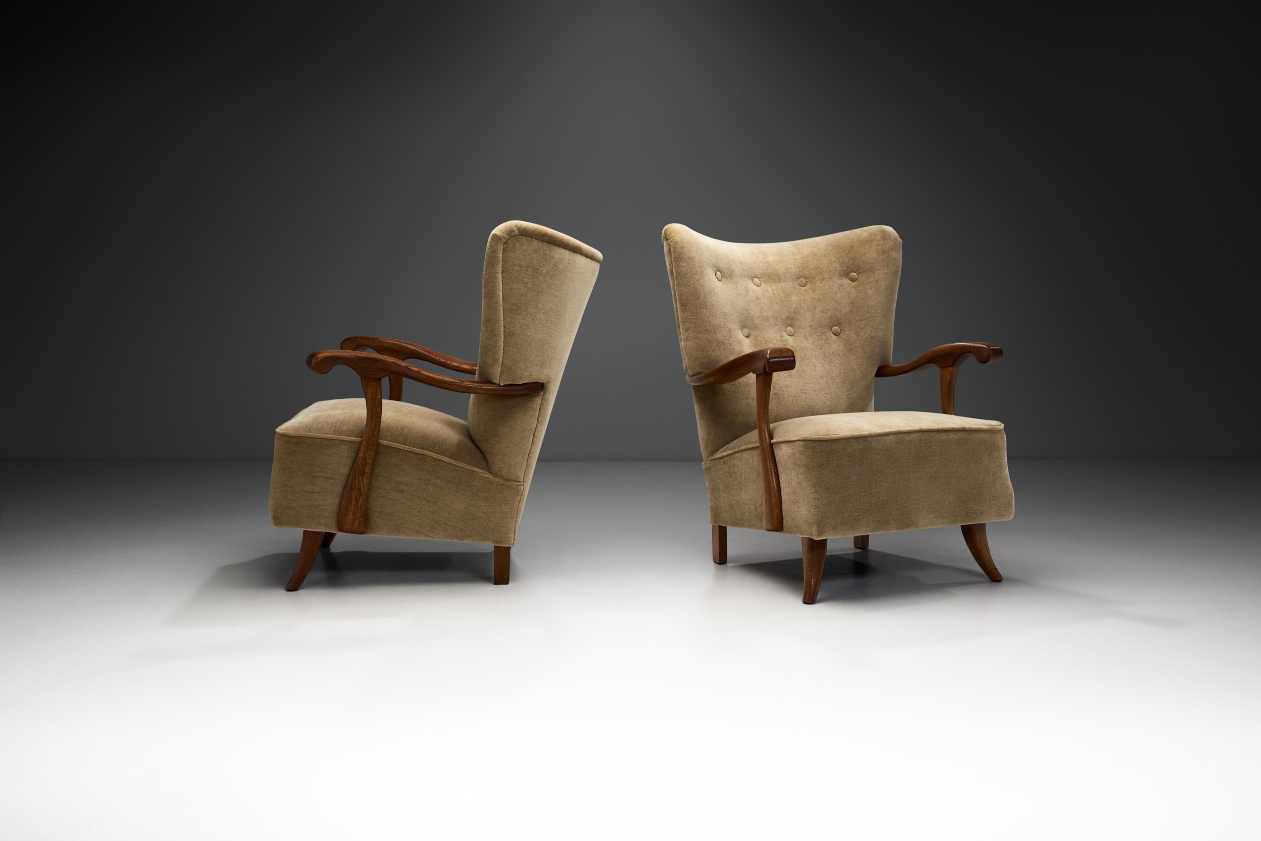 Paire de chaises longues tapissées mi-siècle moderne, Europe 20ème siècle Bon état - En vente à Utrecht, NL