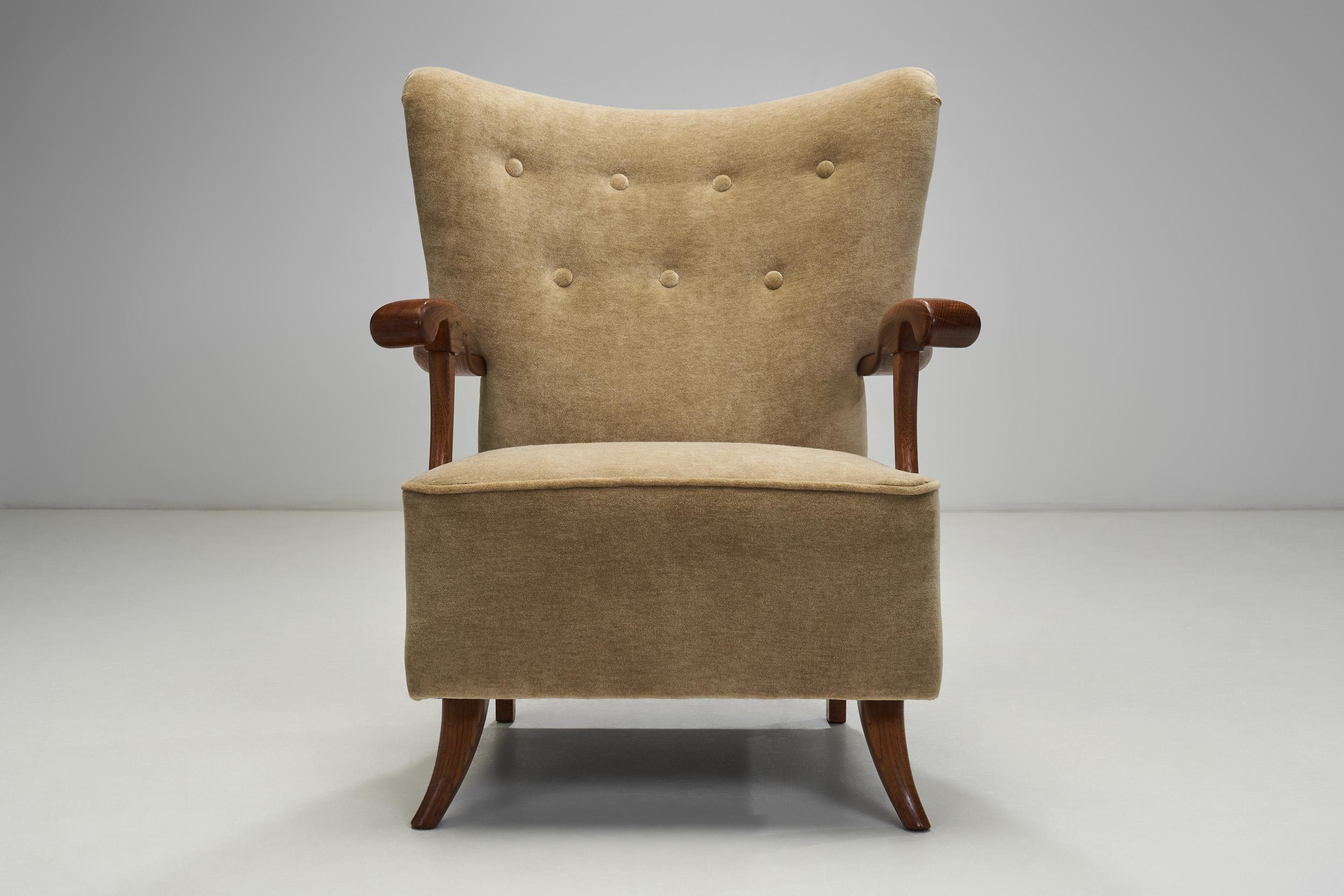 Tissu Paire de chaises longues tapissées mi-siècle moderne, Europe 20ème siècle en vente