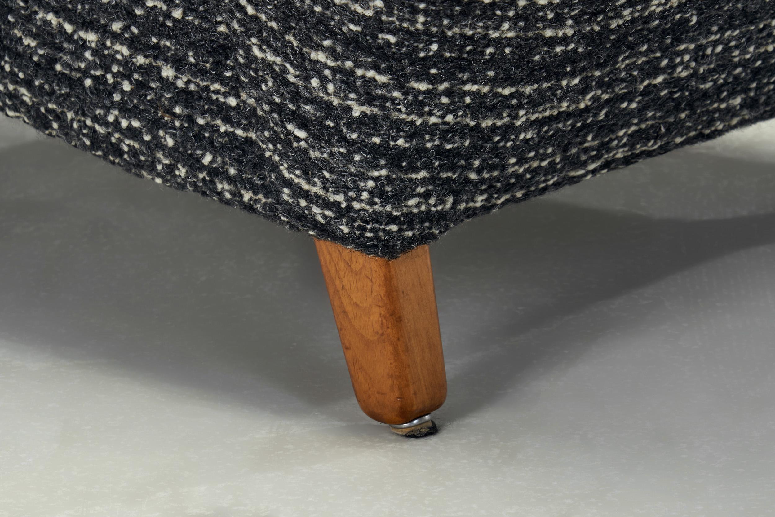 Pair of Upholstered Modernist Armchairs, Europe First half of the 20th Century en vente 9