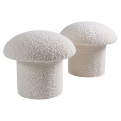 Paire de tabourets rembourrés en forme de champignon - taille moyenne, par Maison Gérard