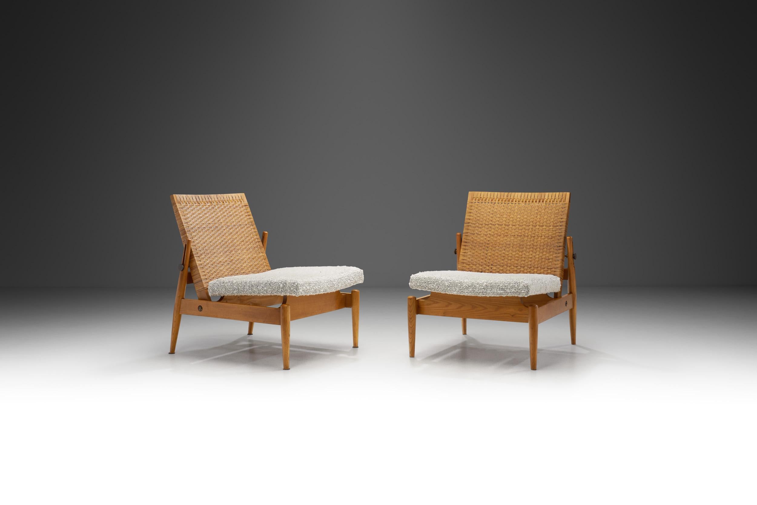 Paar gepolsterte Rattan- und Holzstühle für ULUV, Tschechoslowakei, ca. 1960er Jahre (Moderne der Mitte des Jahrhunderts) im Angebot