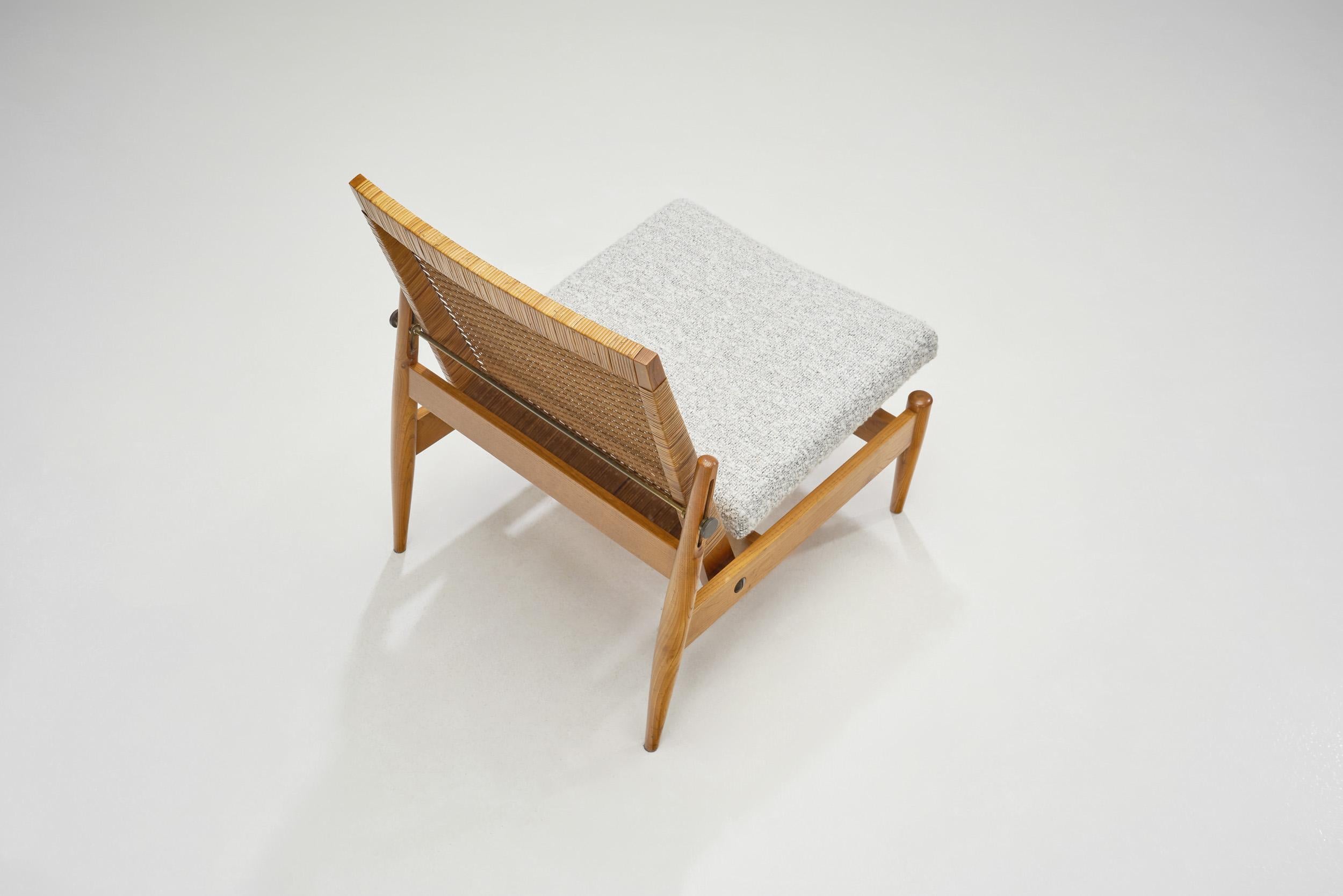 Paar gepolsterte Rattan- und Holzstühle für ULUV, Tschechoslowakei, ca. 1960er Jahre (Mitte des 20. Jahrhunderts) im Angebot