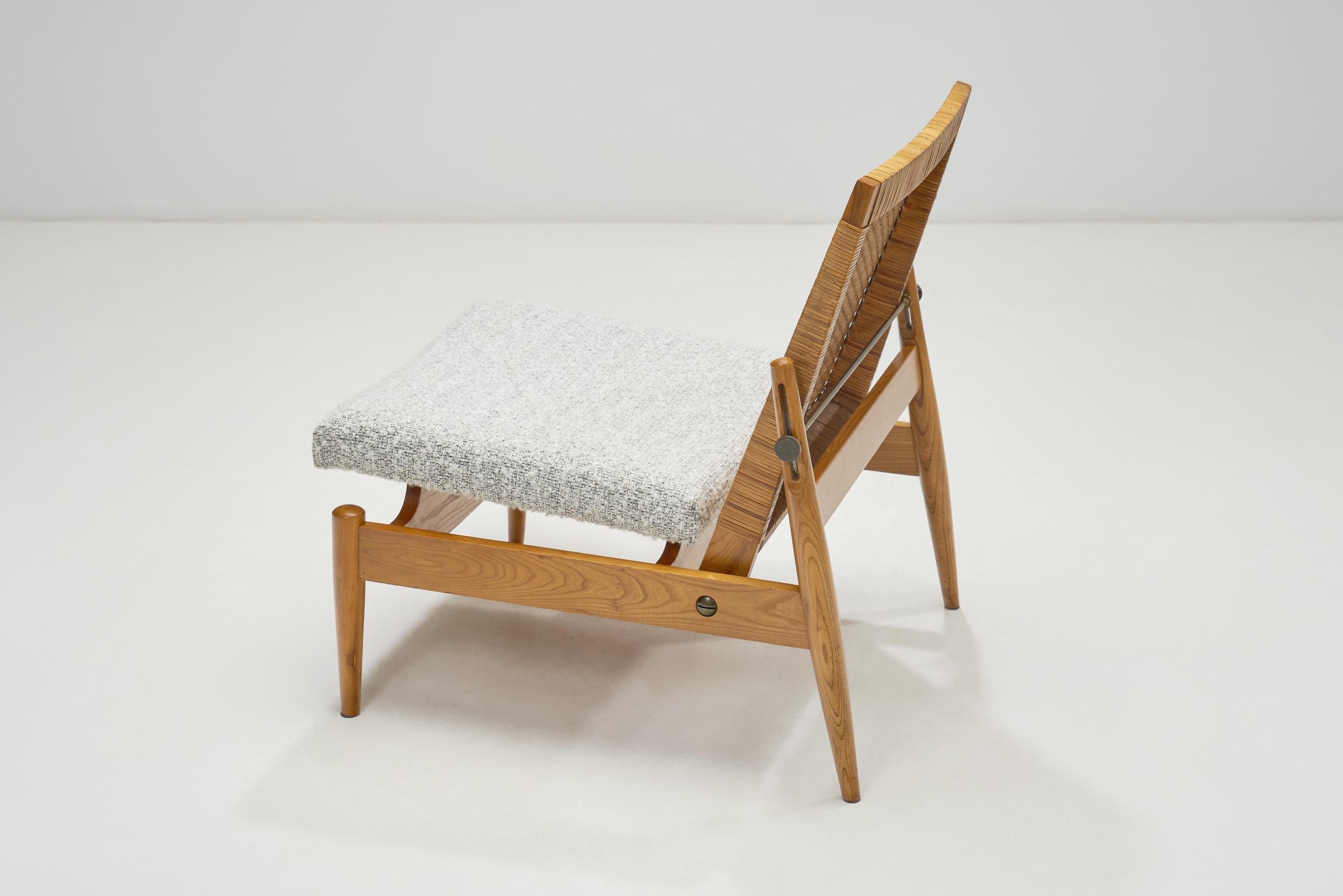 Paar gepolsterte Rattan- und Holzstühle für ULUV, Tschechoslowakei, ca. 1960er Jahre (Stoff) im Angebot
