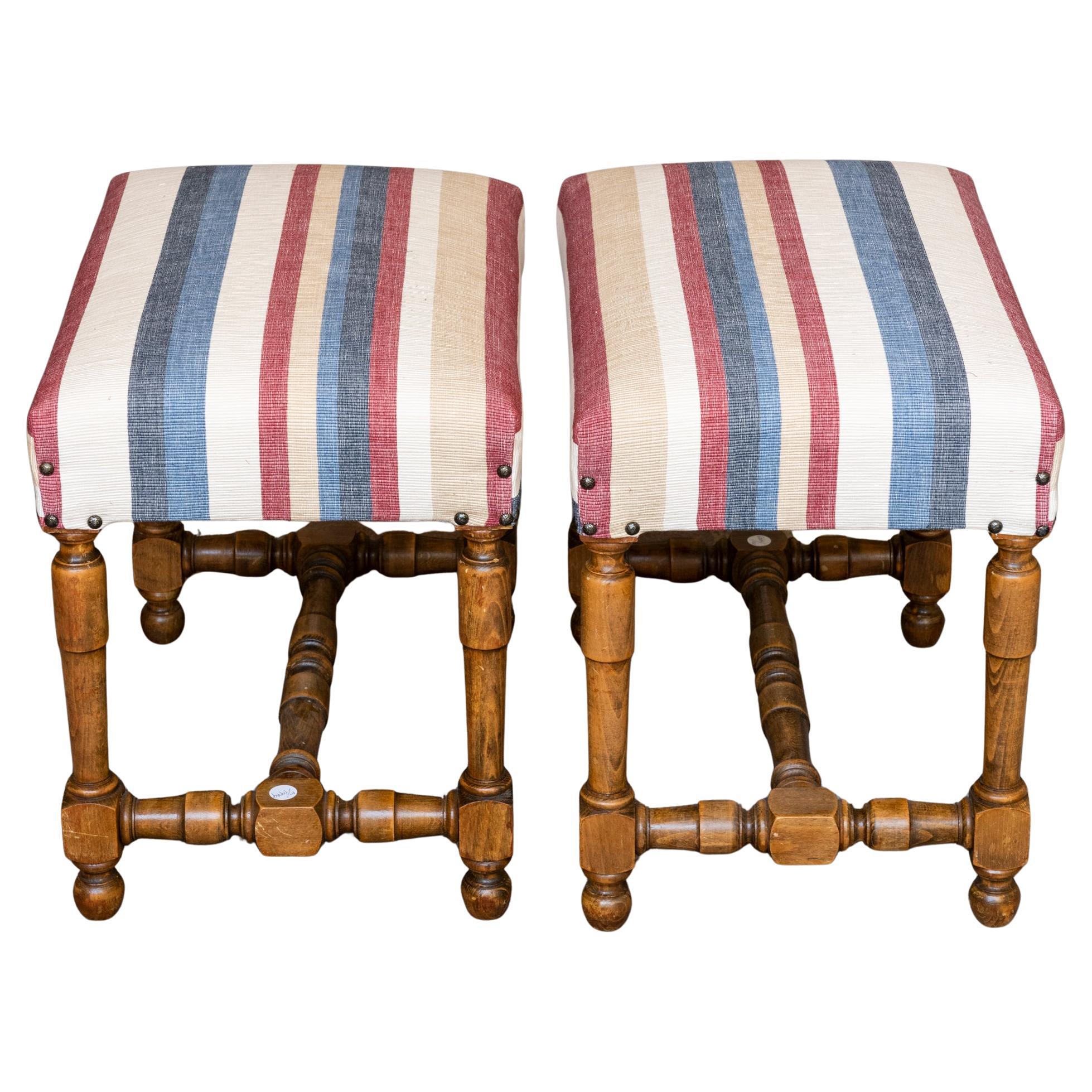 Paire de tabourets italiens en bois de hêtre, recouverts d'un tissu robuste Mulberry - Sienna Corde et de couleurs agréables.

ref. M/1979