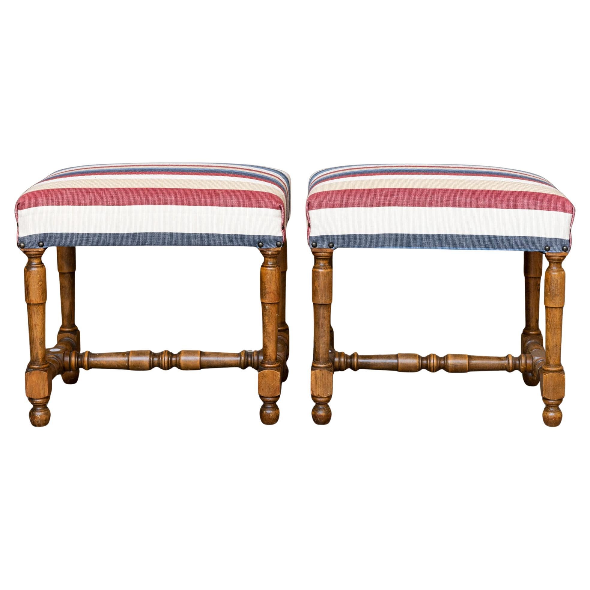 Paire de tabourets rembourrés en vente