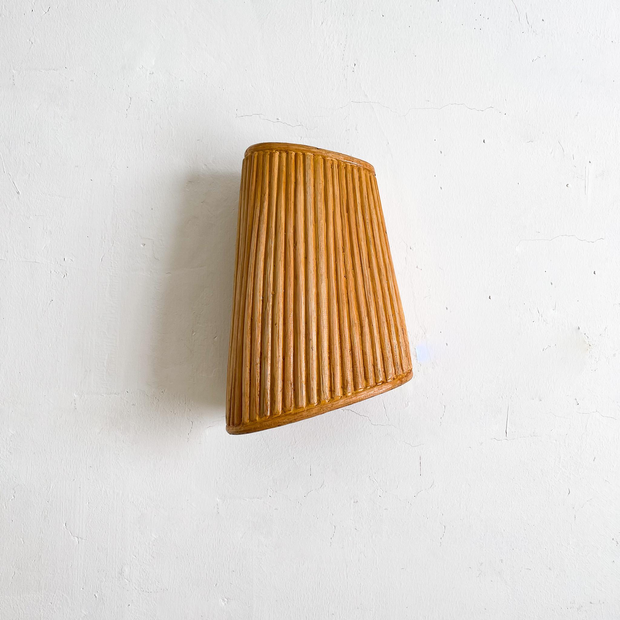 XXIe siècle et contemporain Paire de lampes murales en forme de crayon à l'envers en vente
