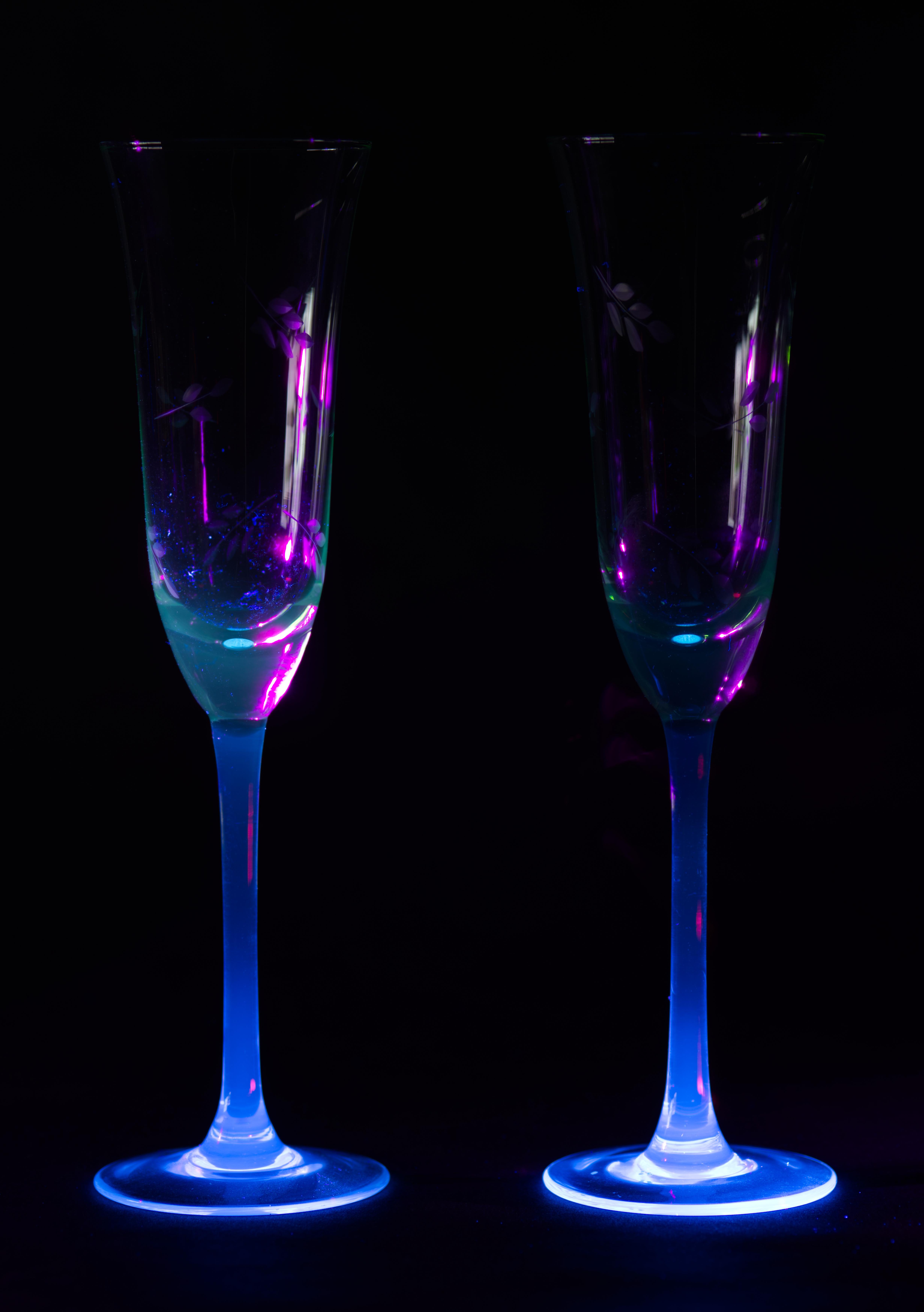 Mid-Century Modern Pair of Uranium Green Champagne Flute Glasses