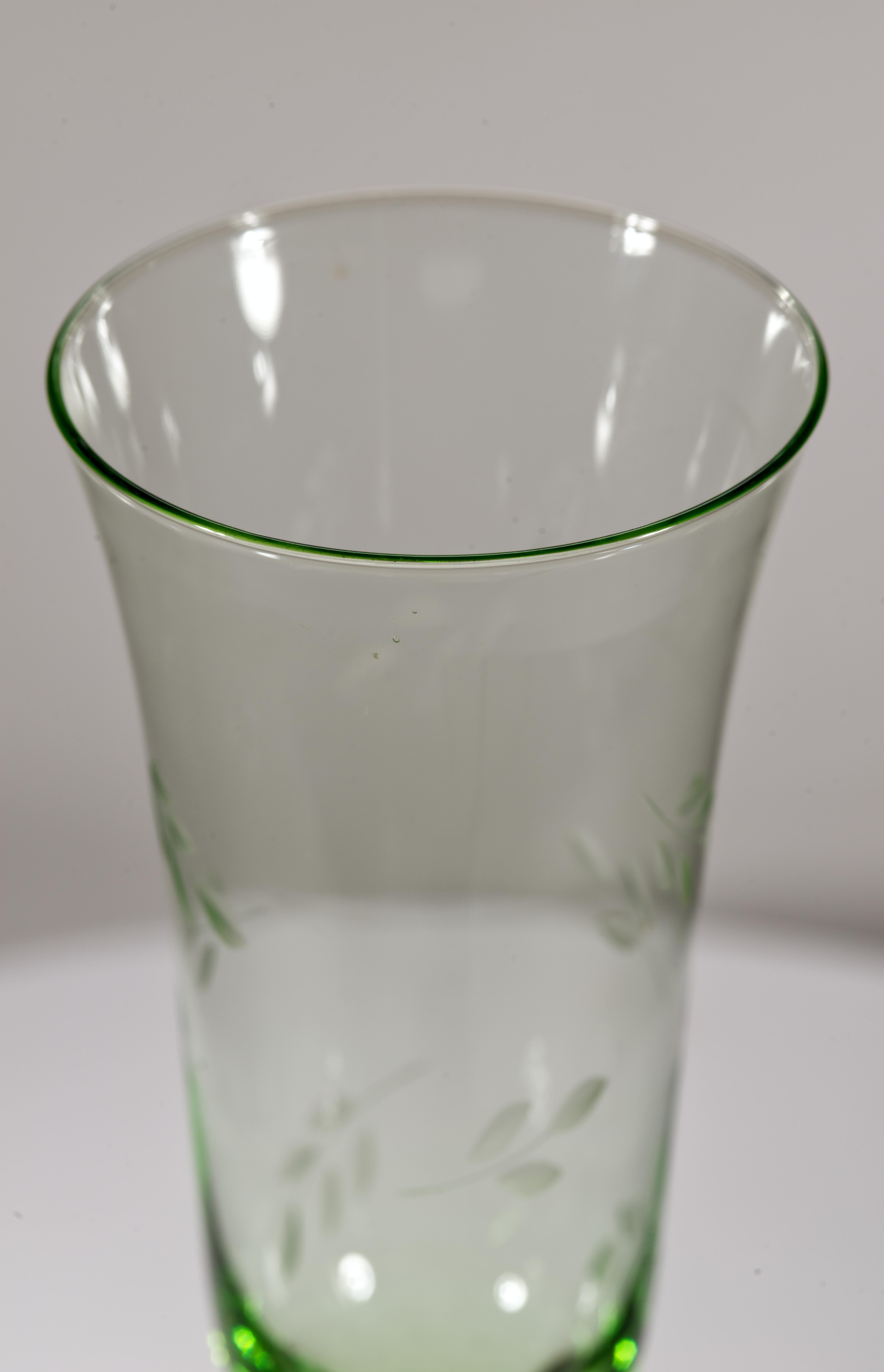 20th Century Pair of Uranium Green Champagne Flute Glasses