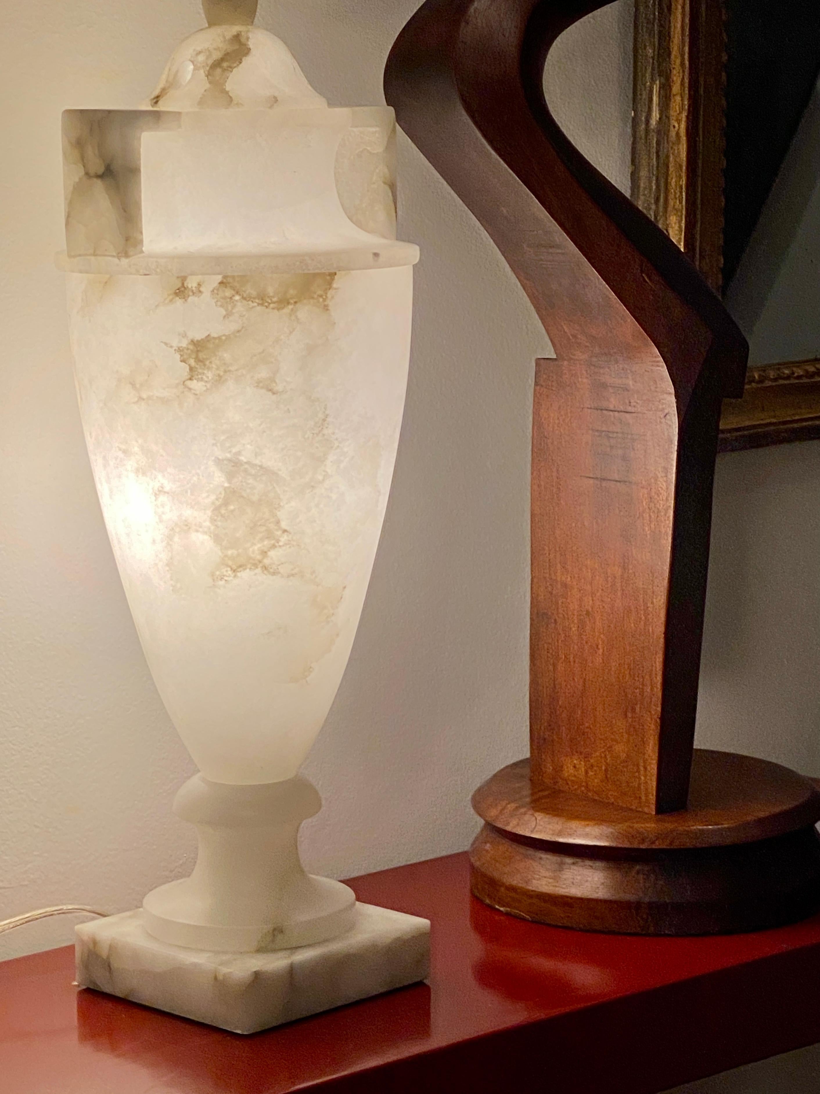 Early 20th Century Pair of Urn Alabaster Table Lamps For Sale