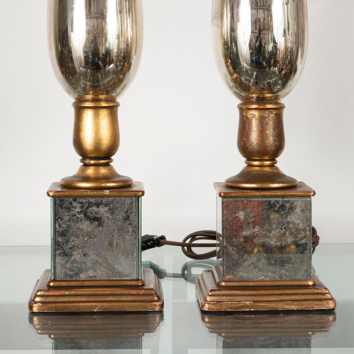 Milieu du XXe siècle Paire de lampes en verre au mercure en forme d'urne en vente