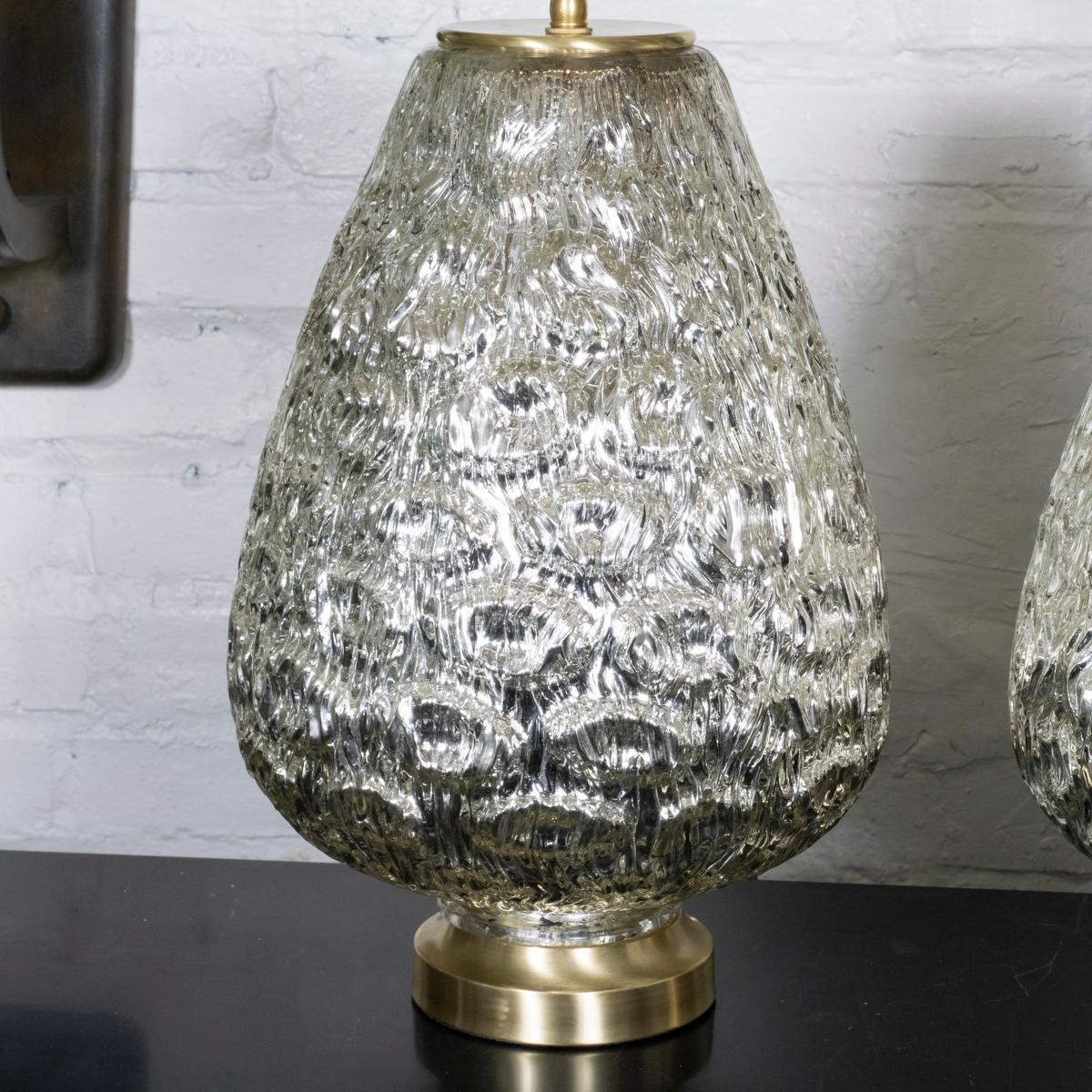 Pareja de lámparas de sobremesa de cristal de mercurio en forma de urna Moderno de mediados de siglo en venta