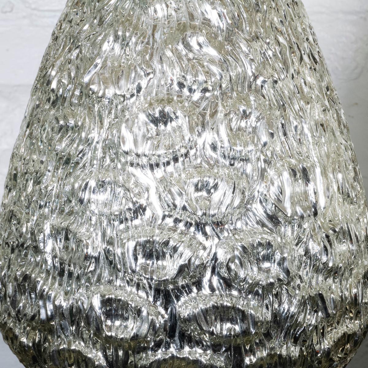 Pareja de lámparas de sobremesa de cristal de mercurio en forma de urna en Bueno estado para la venta en Tarrytown, NY