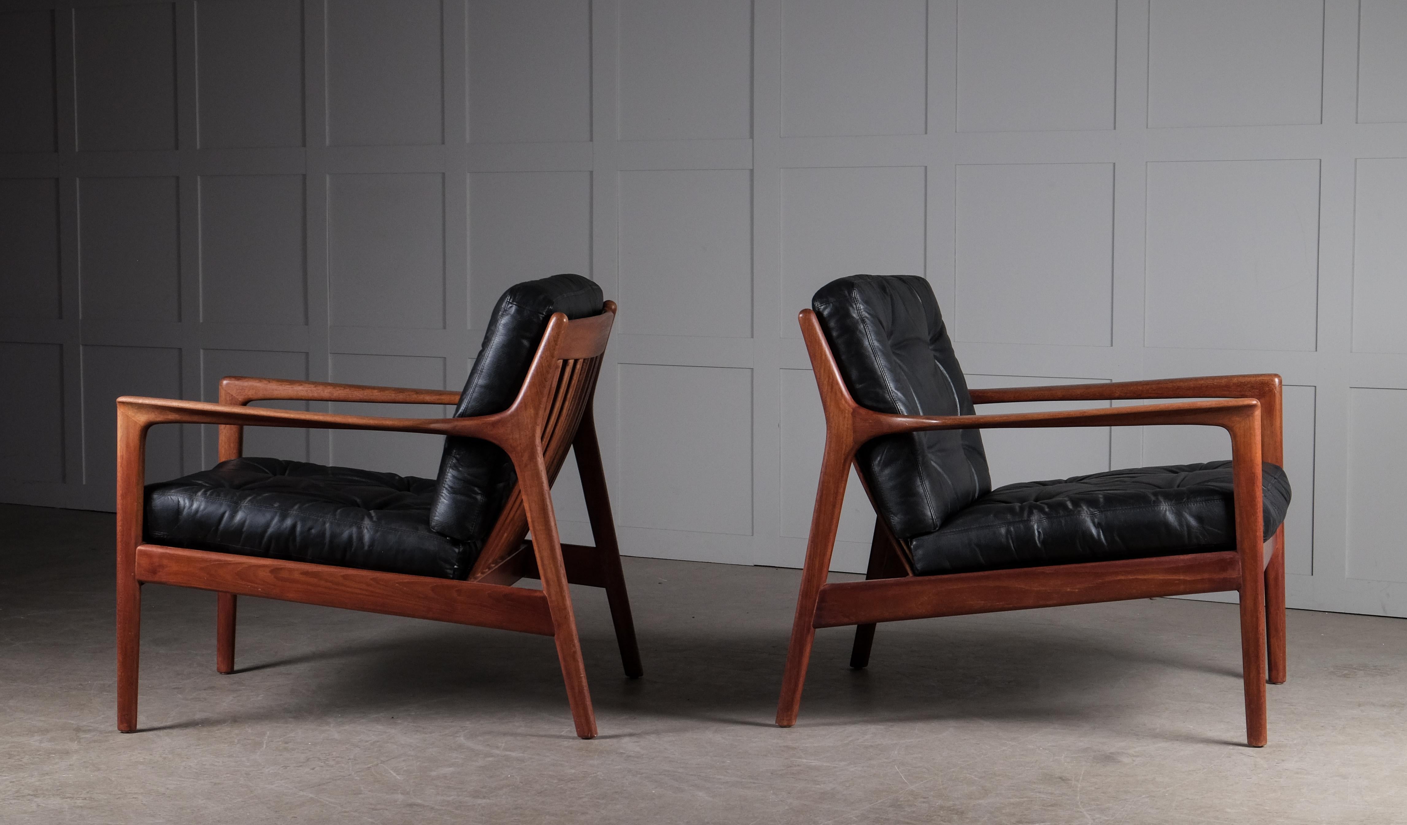 Swedish armchairs in teak by Folke Ohlsson for DUX, Sweden, 1960s.
Very good vintage condition with small signs of usage and patina. 


  