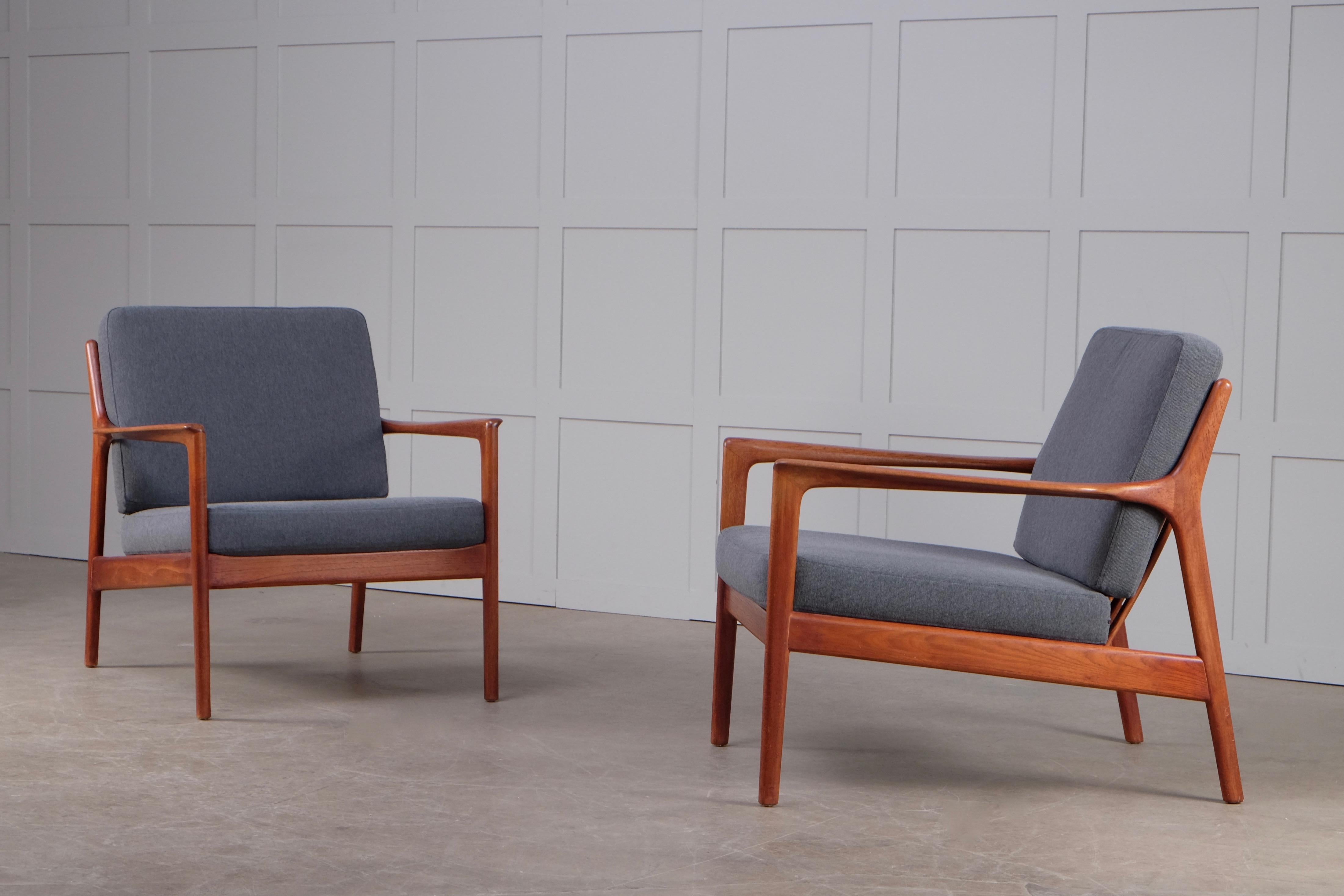 Swedish Pair of USA-75 by Folke Ohlsson for DUX, 1960s For Sale