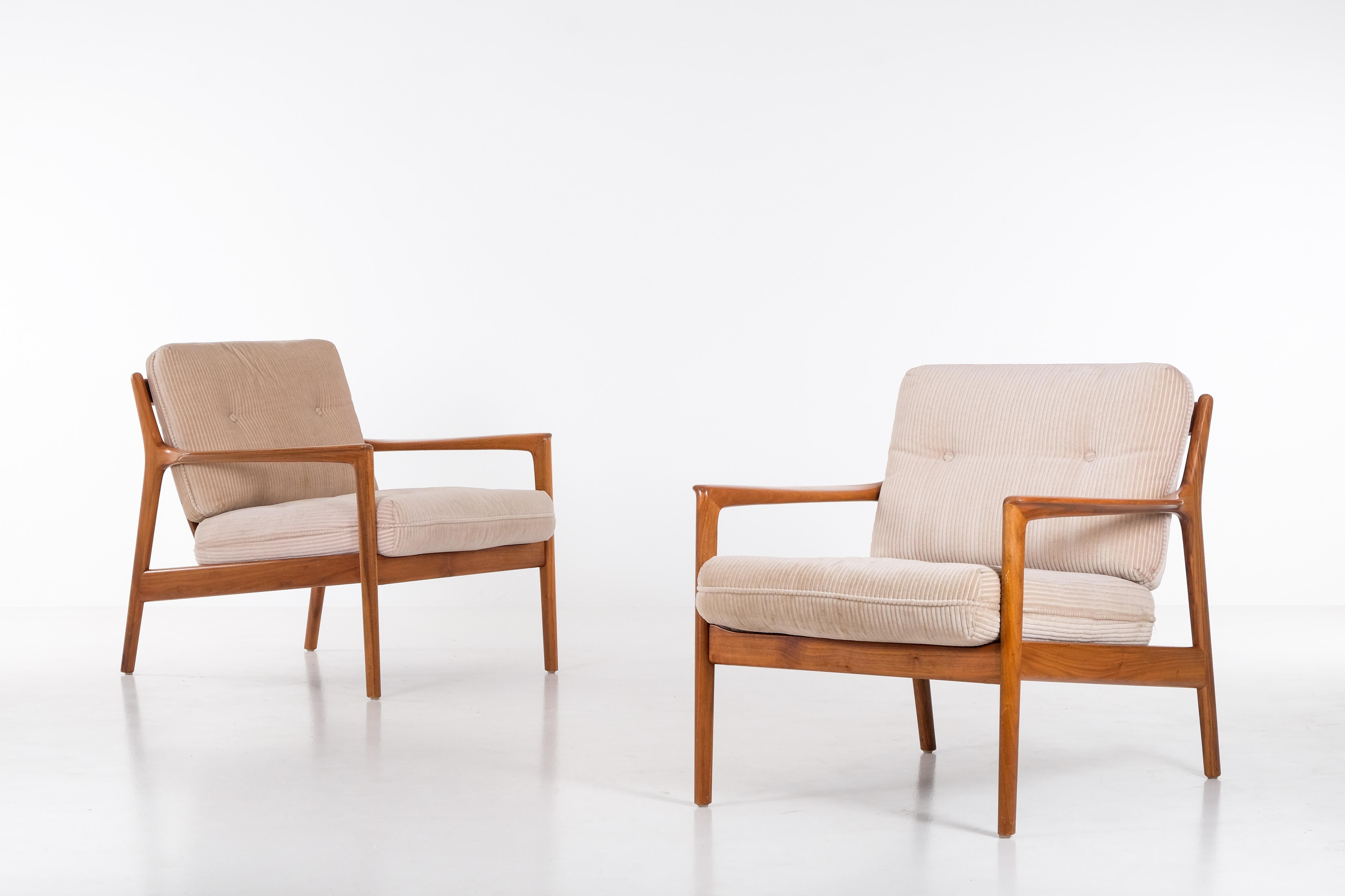 Swedish armchairs by Folke Ohlsson, produced by DUX, 1960s.
Very good vintage condition with small signs of usage and patina. 


  