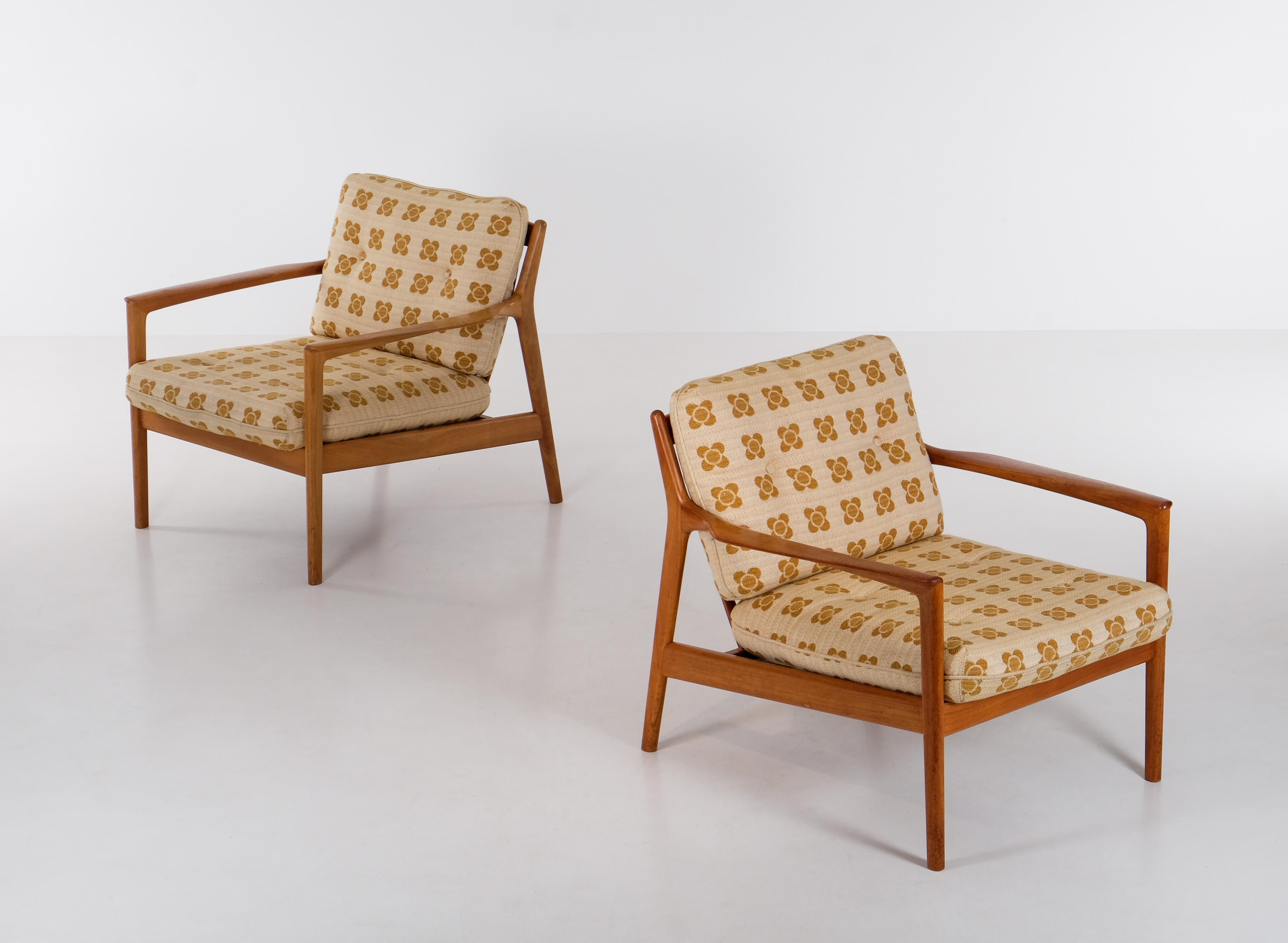 Swedish Pair of USA-75 by Folke Olsson for DUX, Sweden, 1960s For Sale